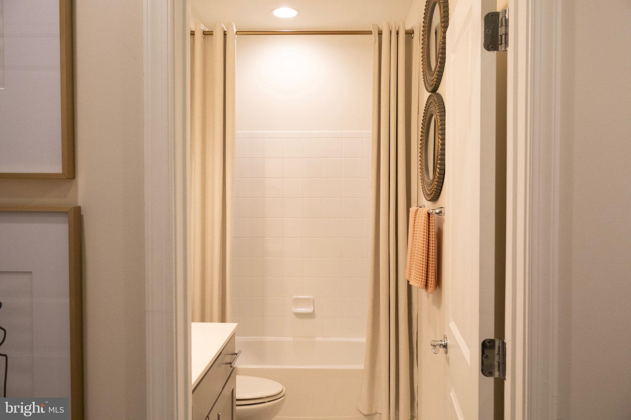 CAMBRIA SQUARE - Residential Lease