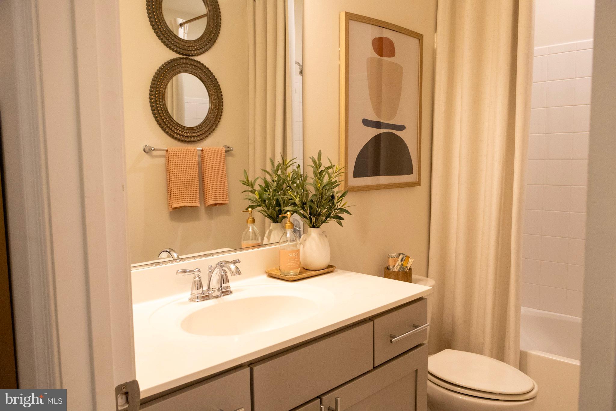 CAMBRIA SQUARE - Residential Lease