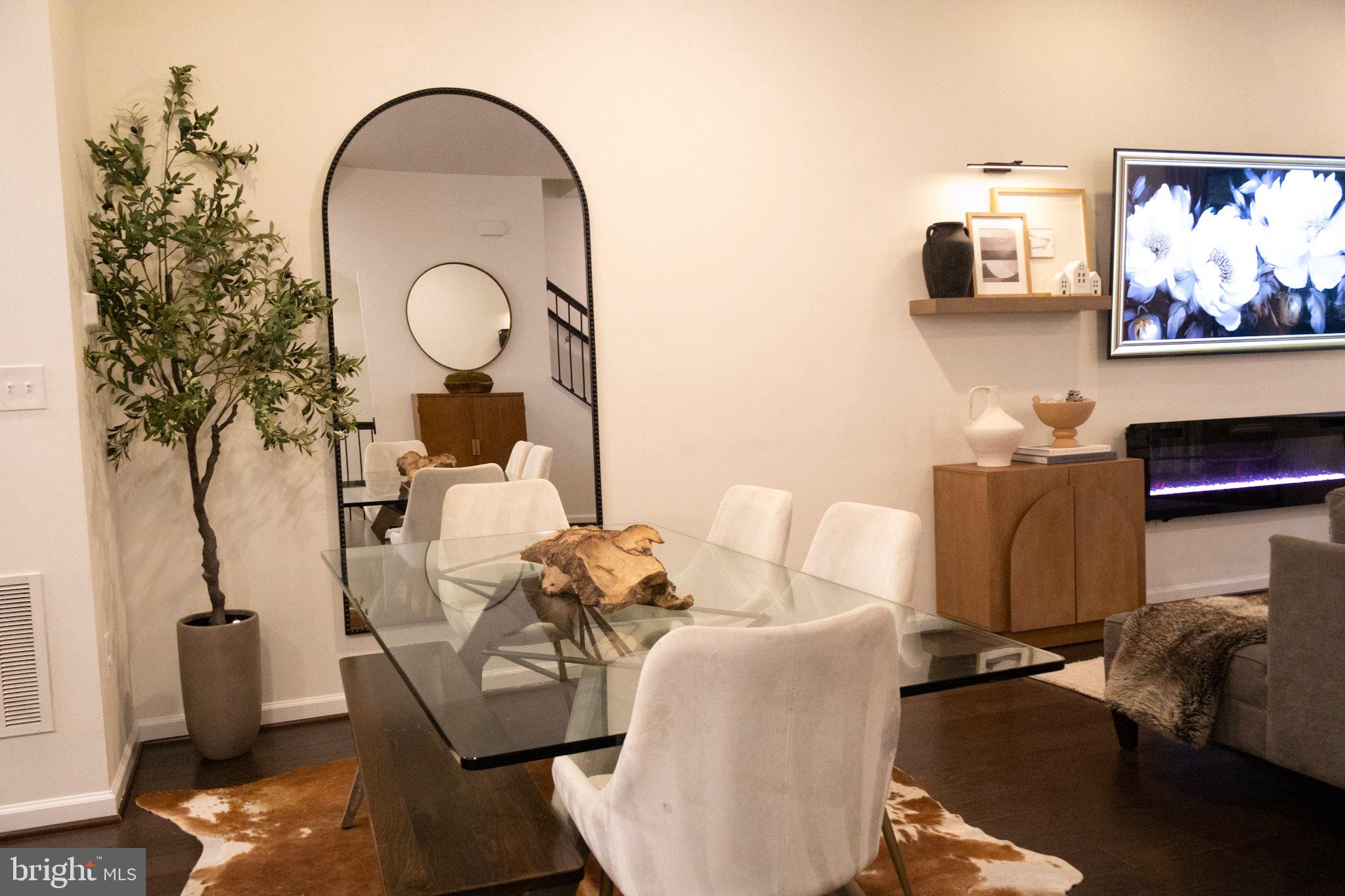 CAMBRIA SQUARE - Residential Lease