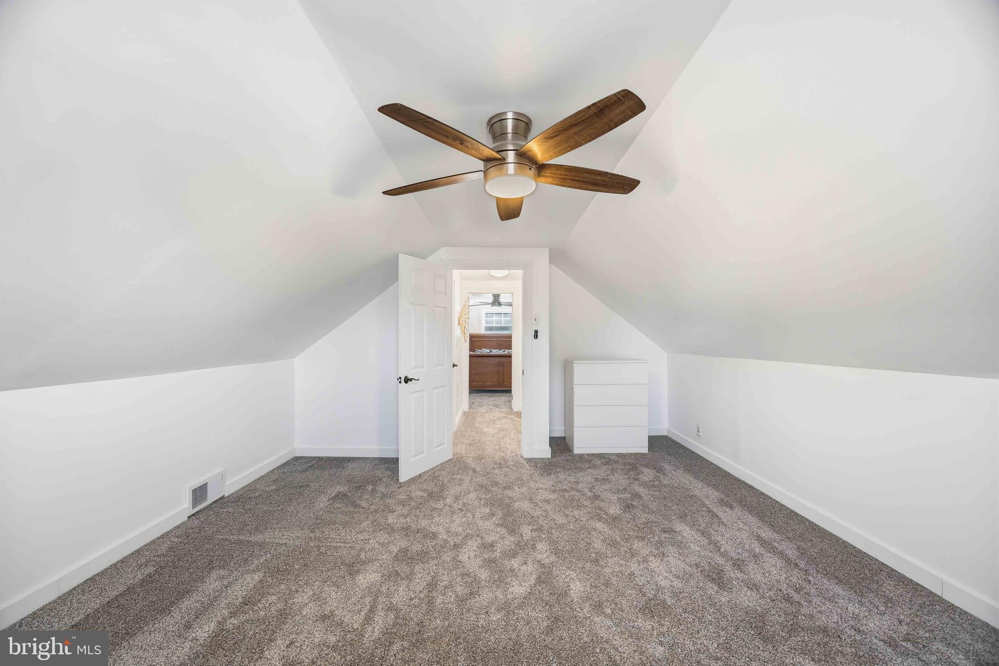 ROSLYN - Residential