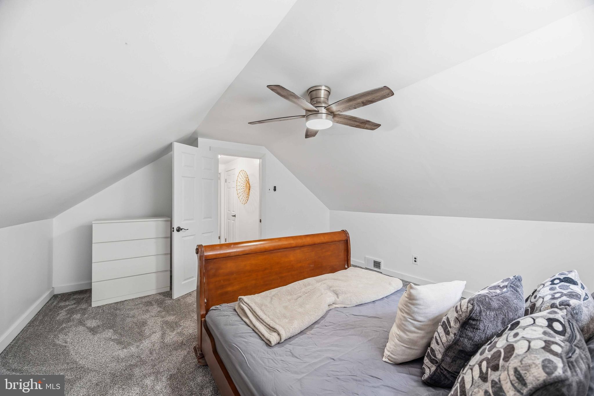 ROSLYN - Residential