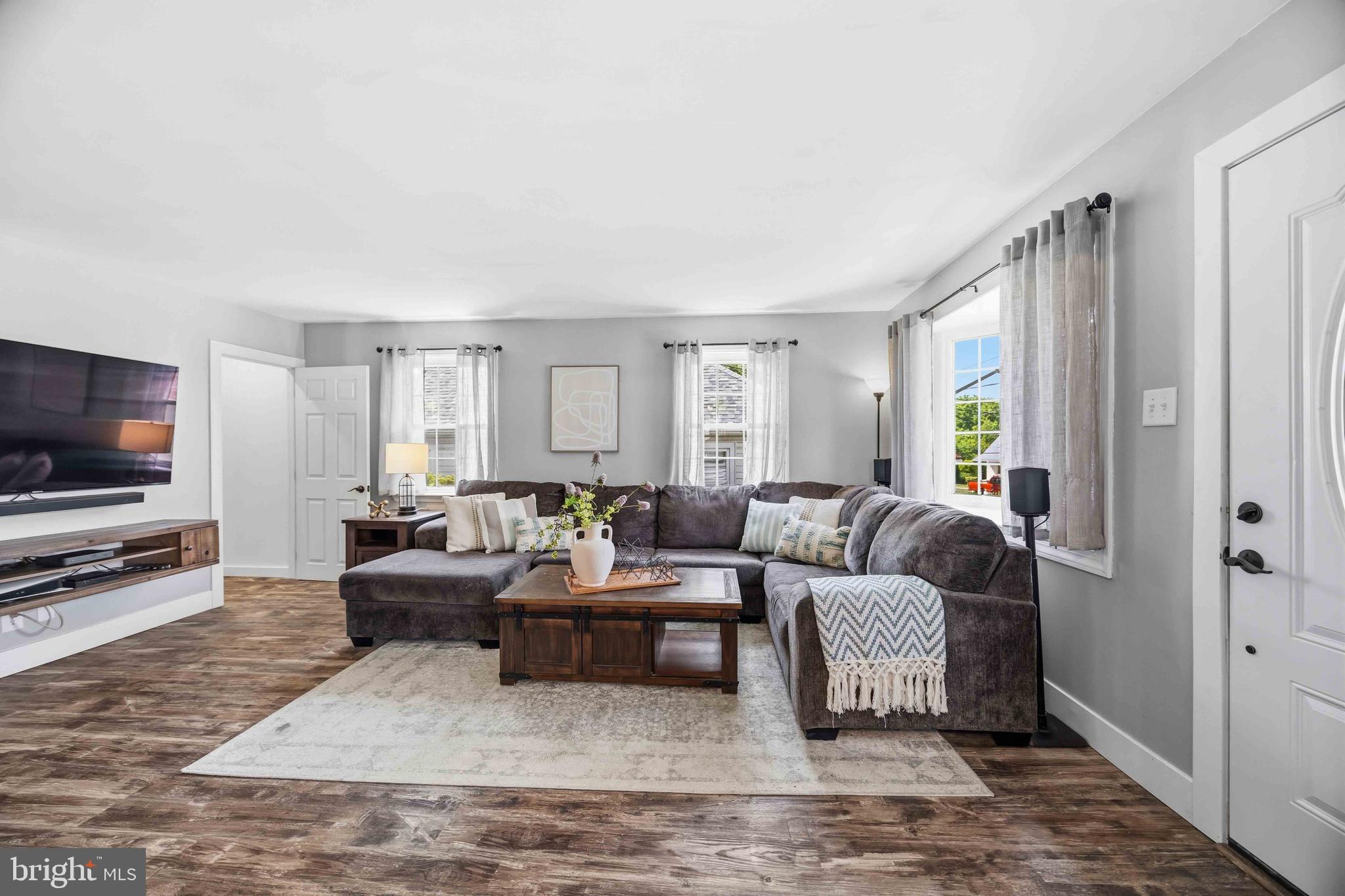ROSLYN - Residential