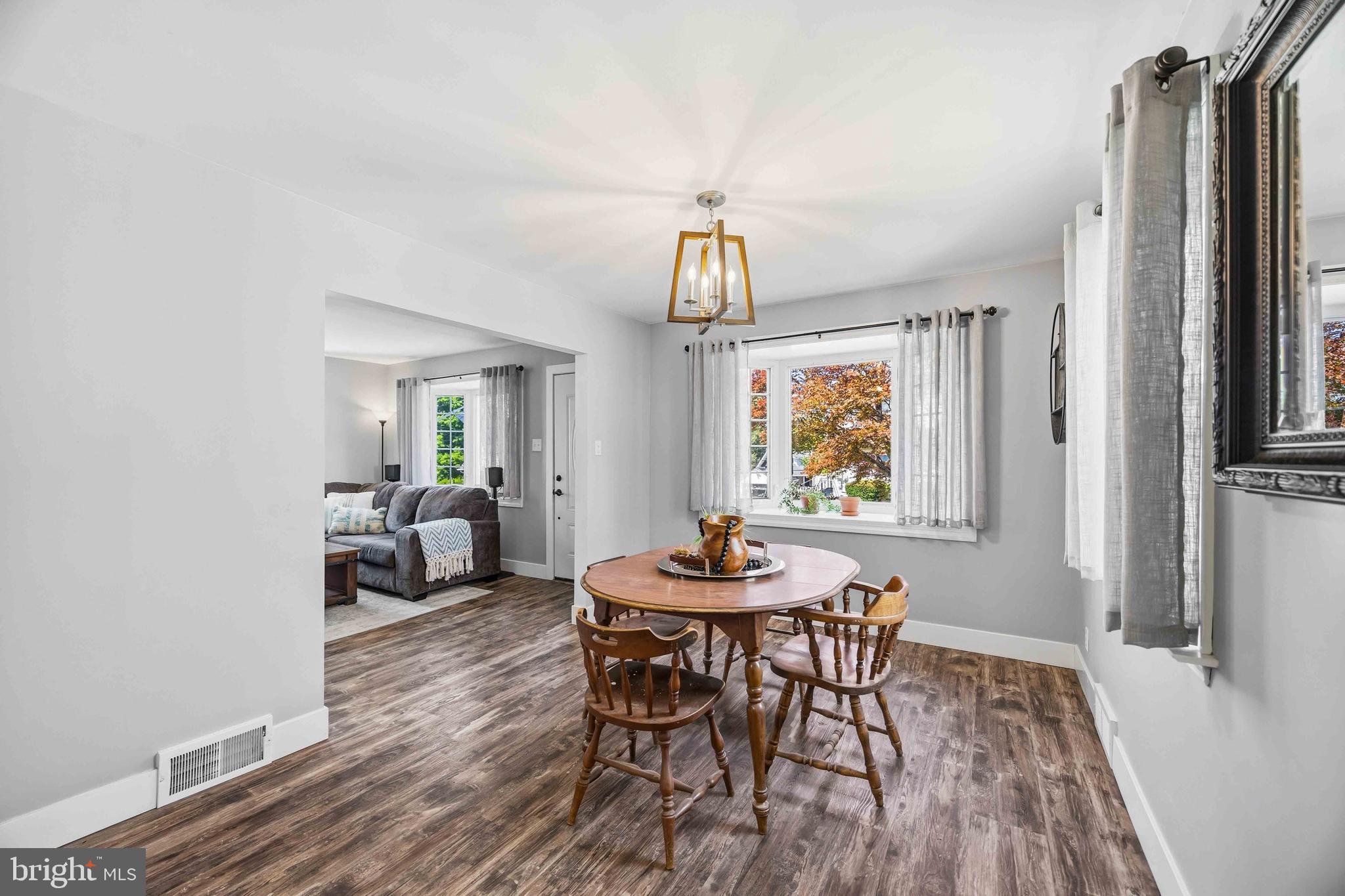 ROSLYN - Residential