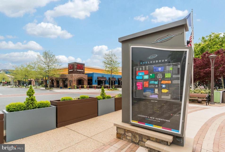 ONE LOUDOUN - Residential