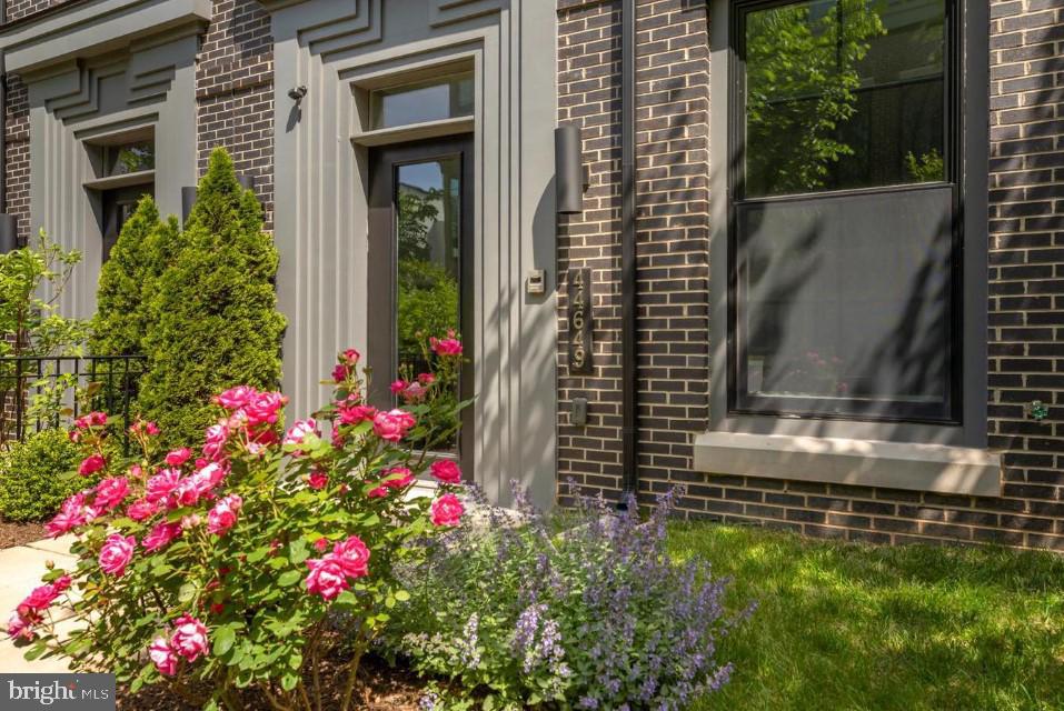 ONE LOUDOUN - Residential