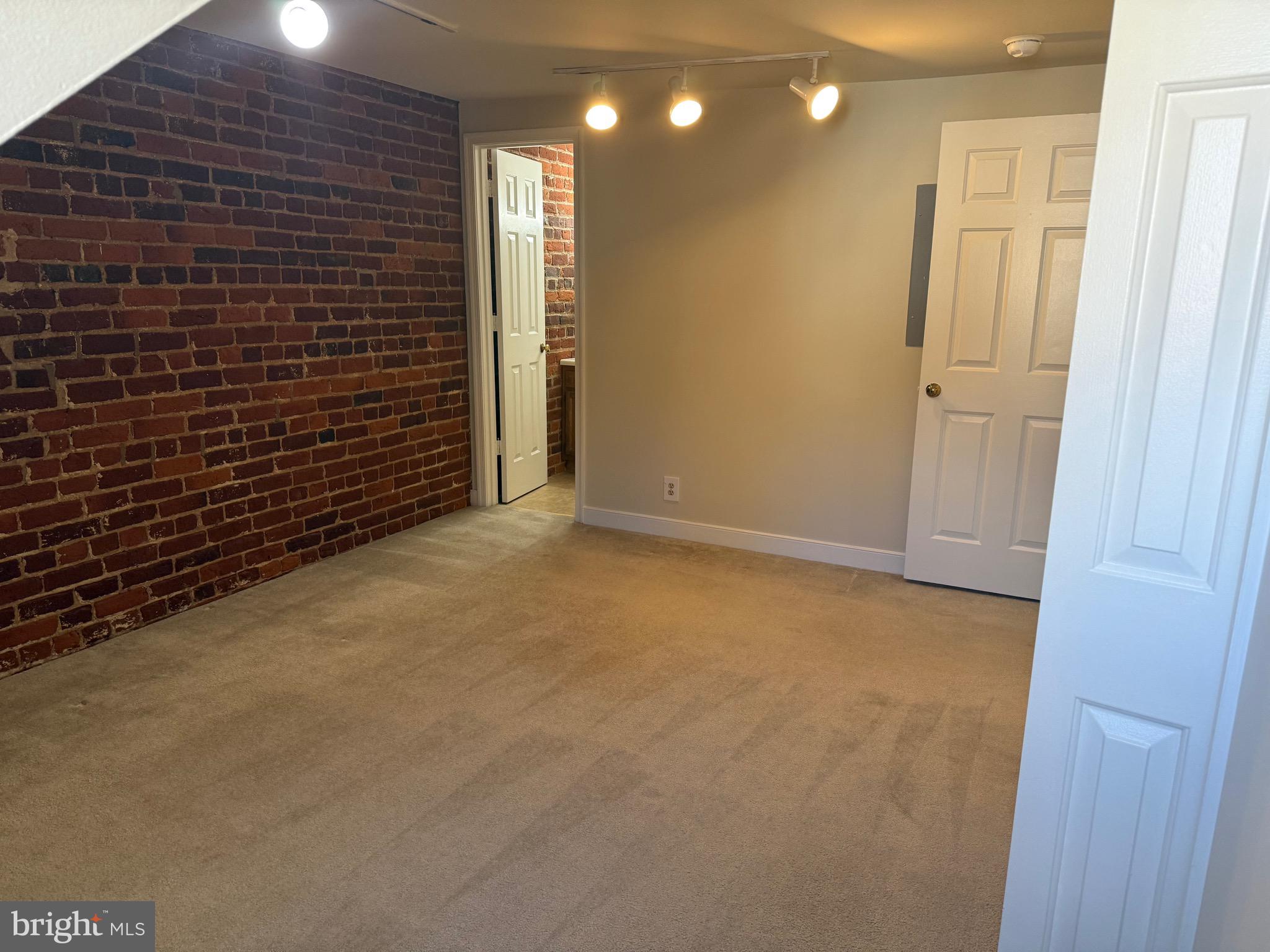 DOWNTOWN FREDERICKSBURG - Residential Lease