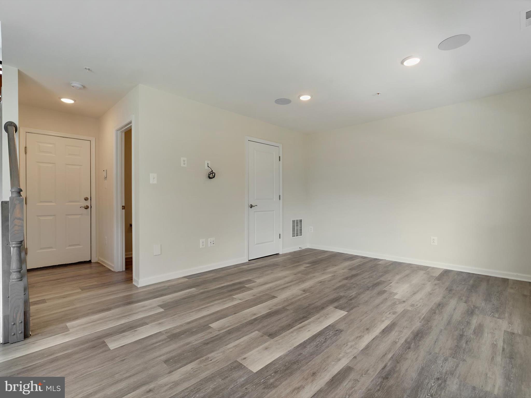 METRO POINTE - Residential