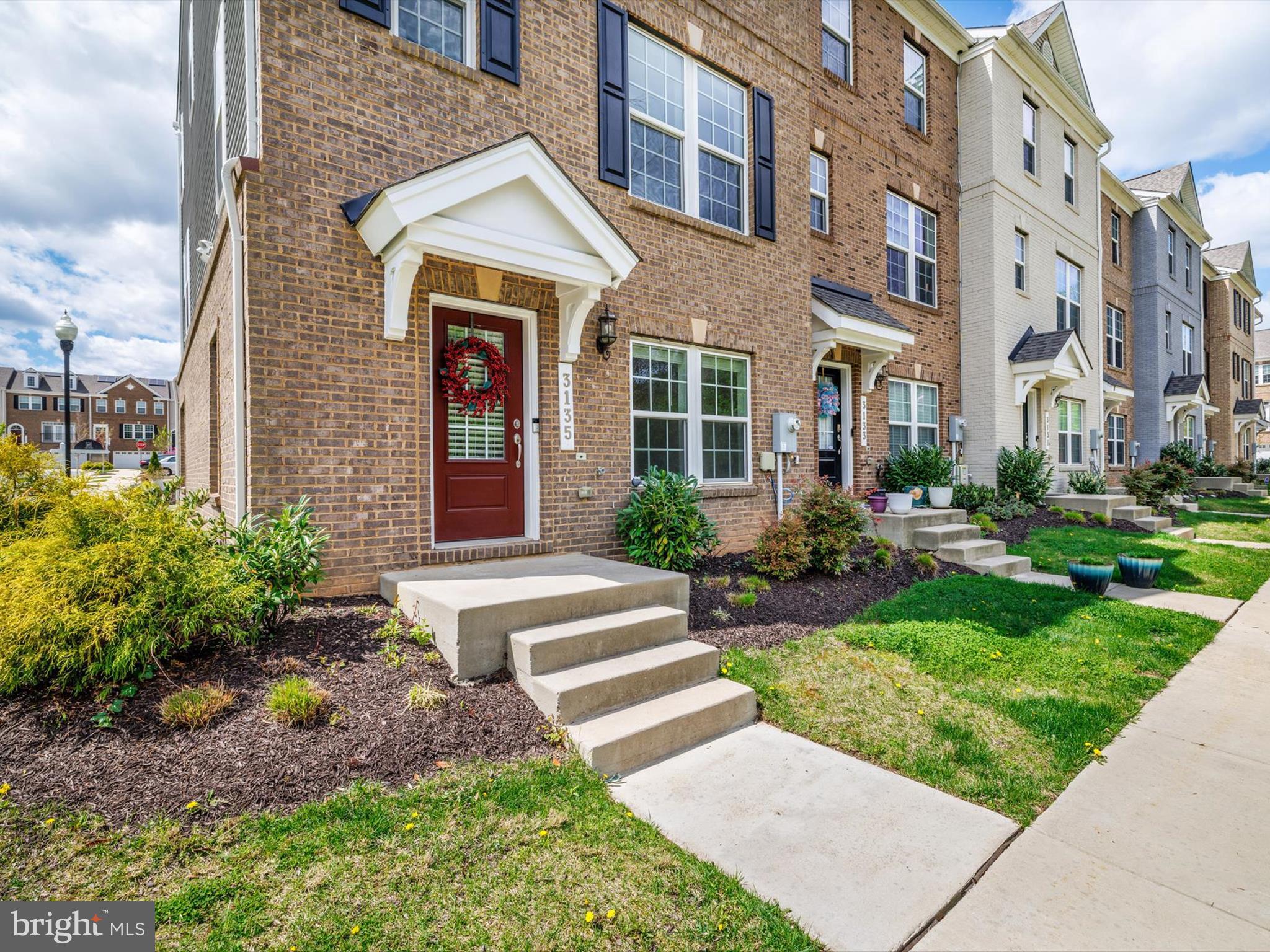 METRO POINTE - Residential