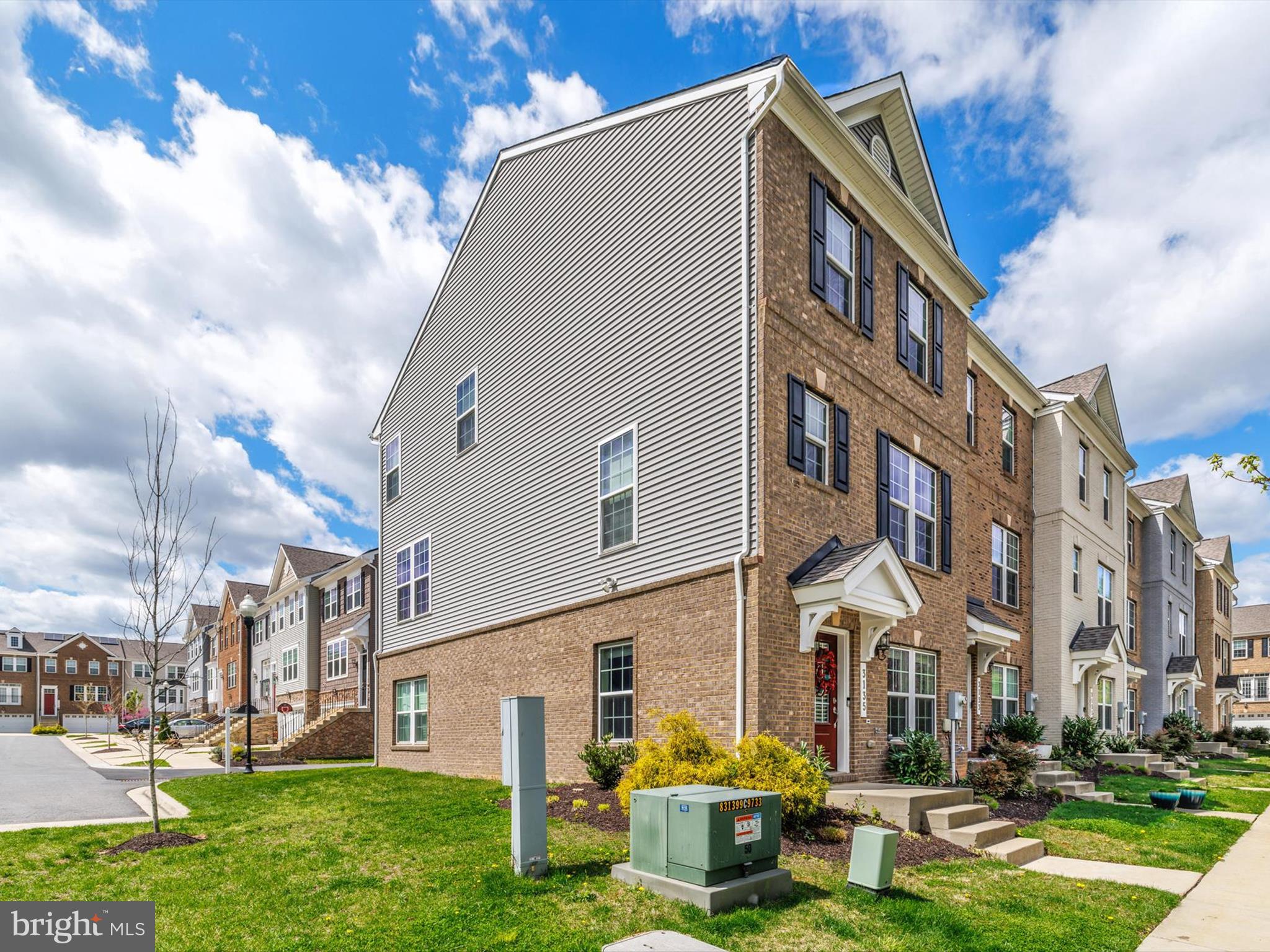 METRO POINTE - Residential