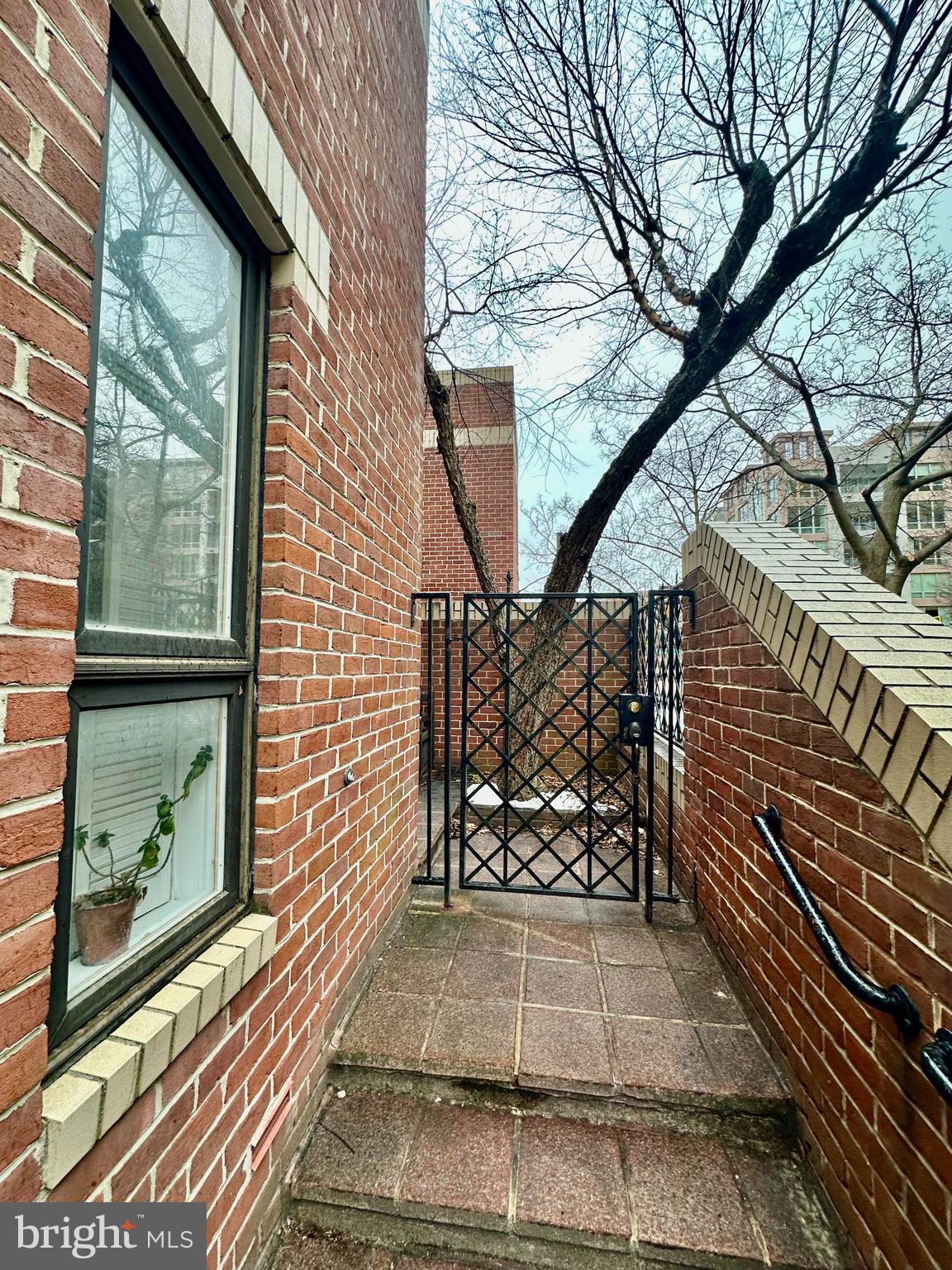 ONE BETHESDA CTR - Residential