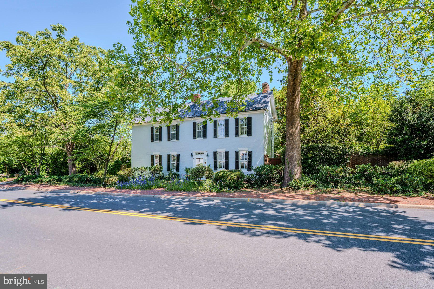 COLONIAL SQUARE - Residential
