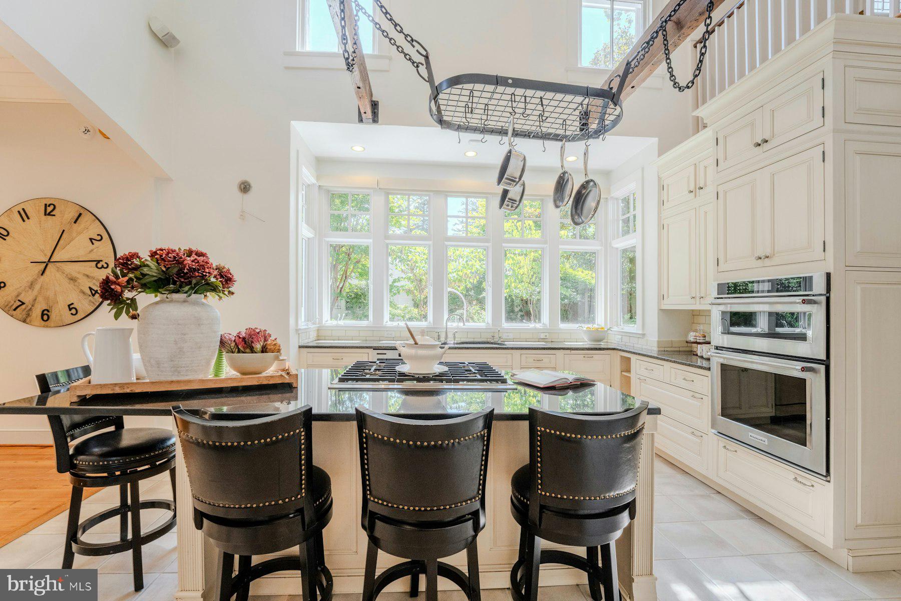 COLONIAL SQUARE - Residential