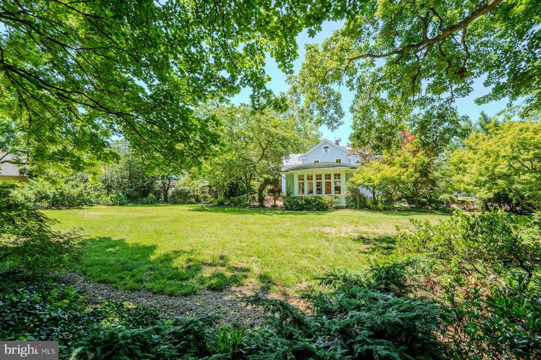 COLONIAL SQUARE - Residential
