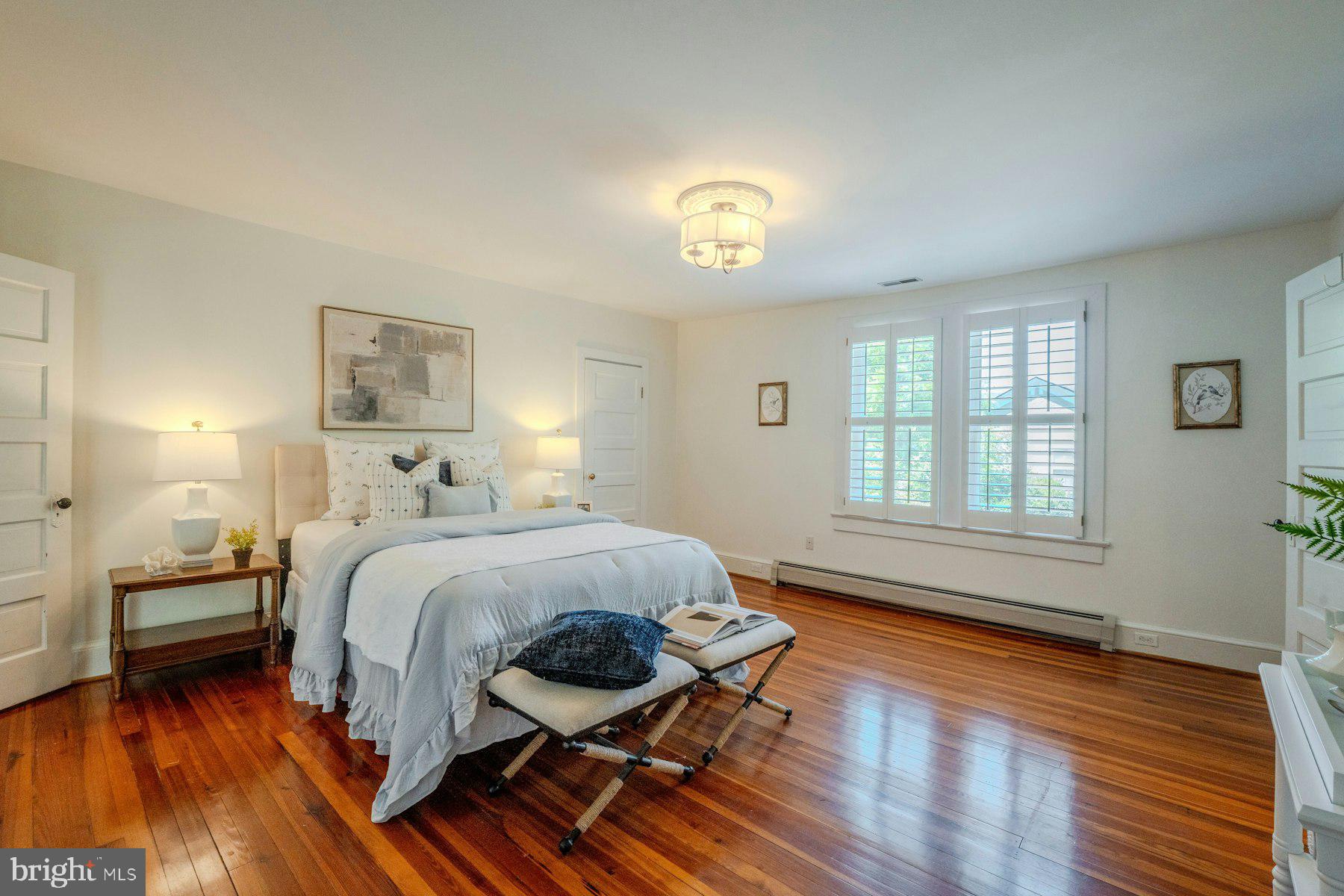 COLONIAL SQUARE - Residential