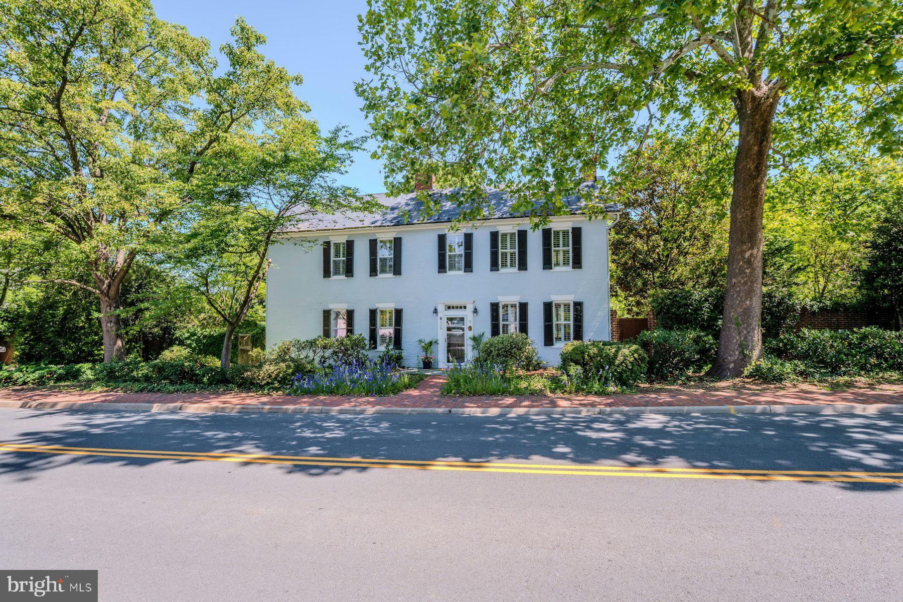 COLONIAL SQUARE - Residential