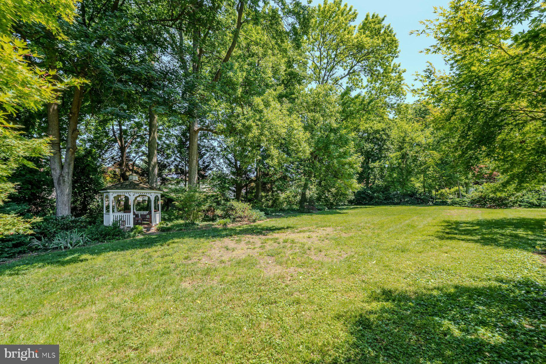 COLONIAL SQUARE - Residential