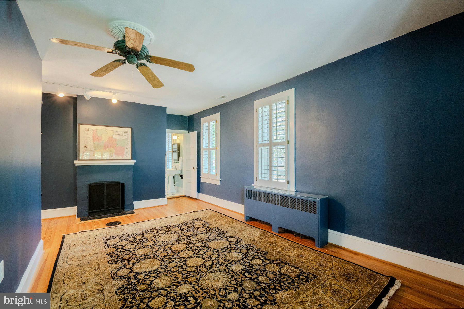 COLONIAL SQUARE - Residential