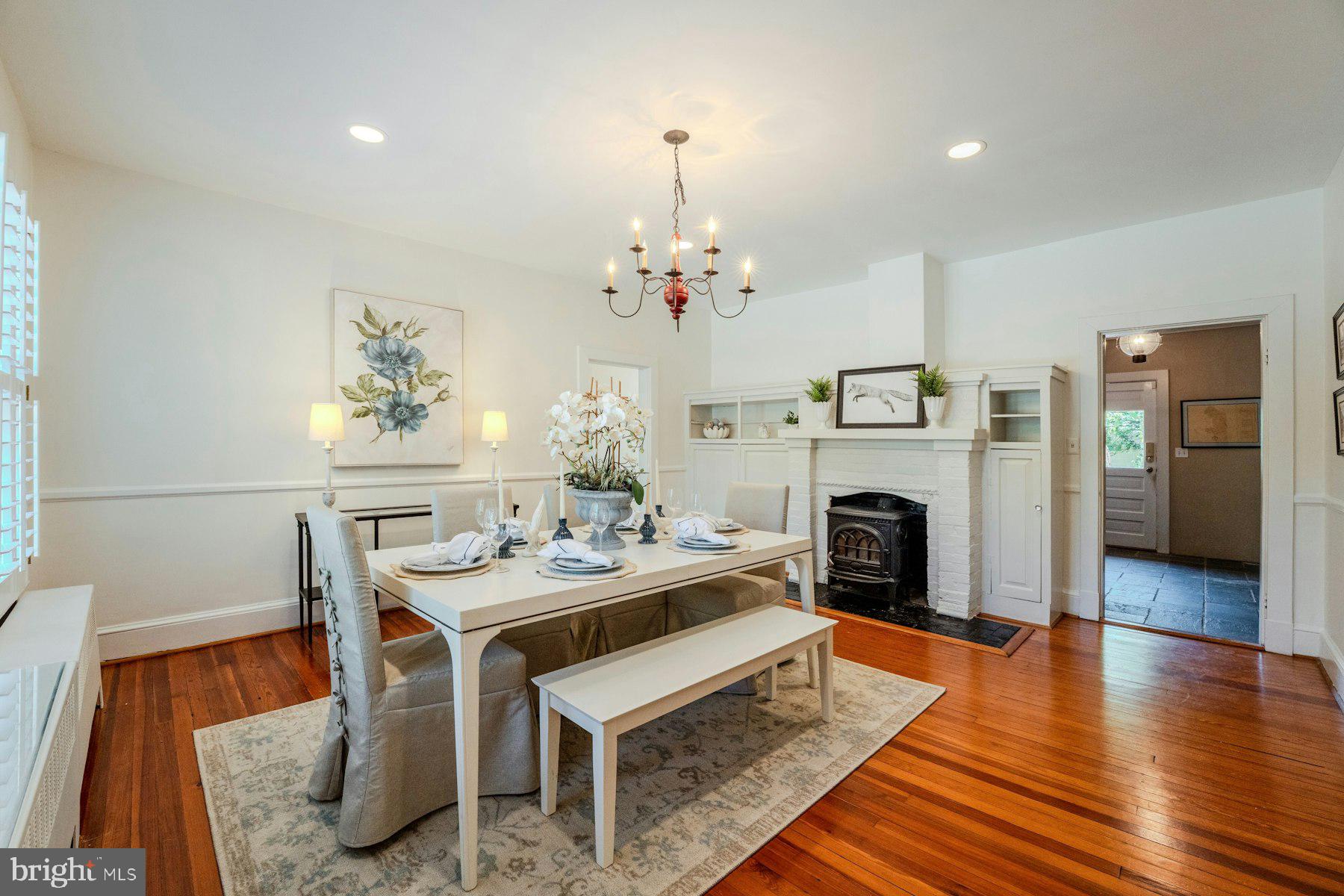 COLONIAL SQUARE - Residential