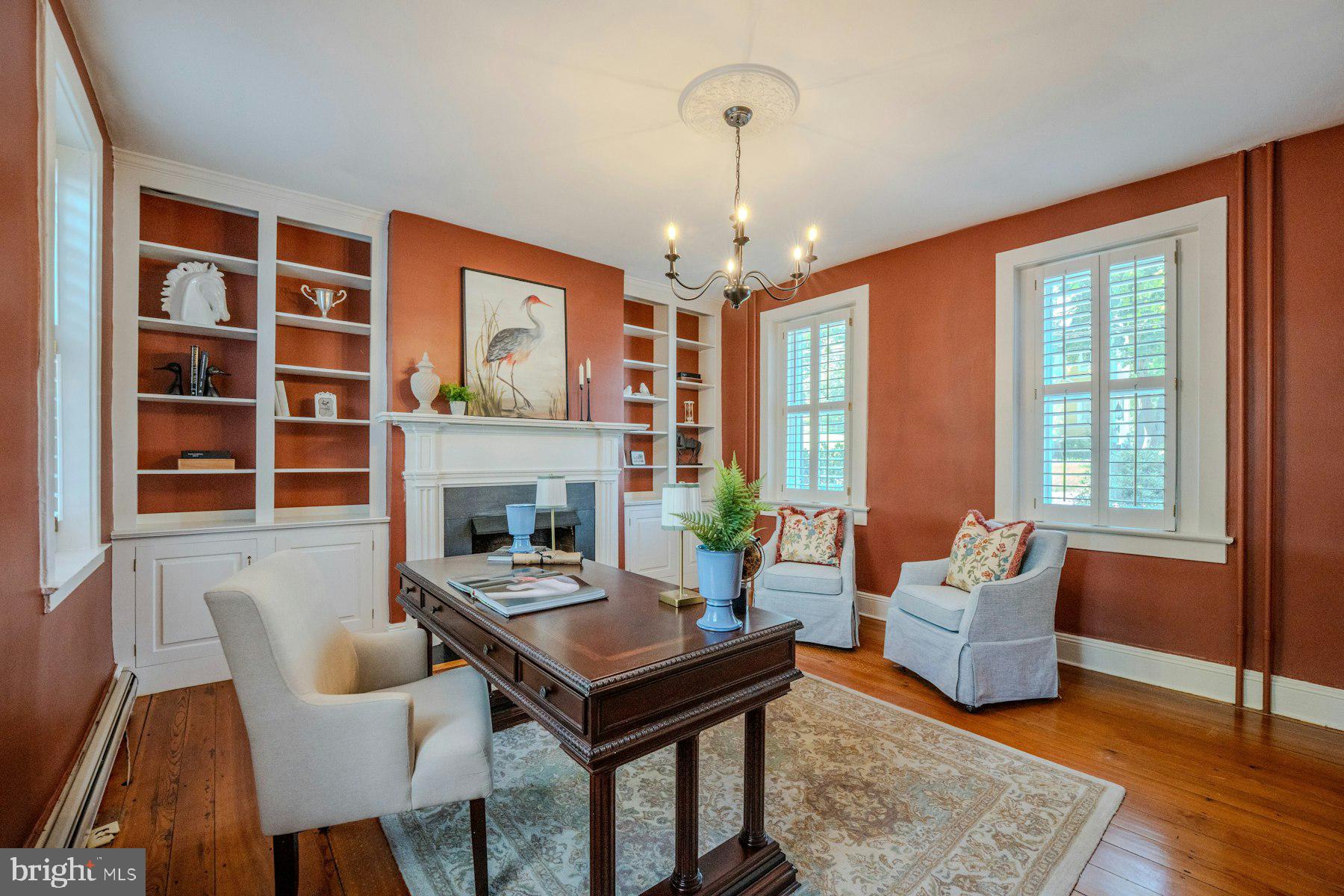 COLONIAL SQUARE - Residential