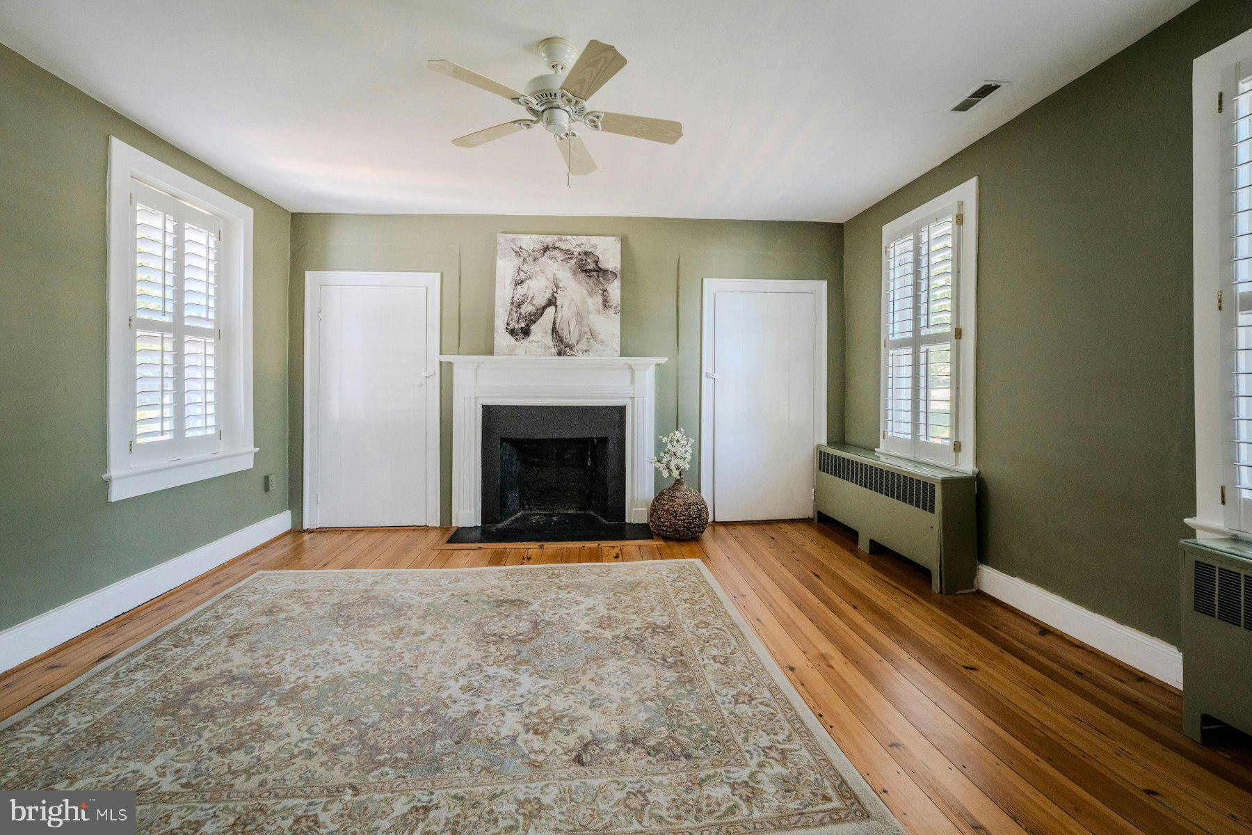 COLONIAL SQUARE - Residential