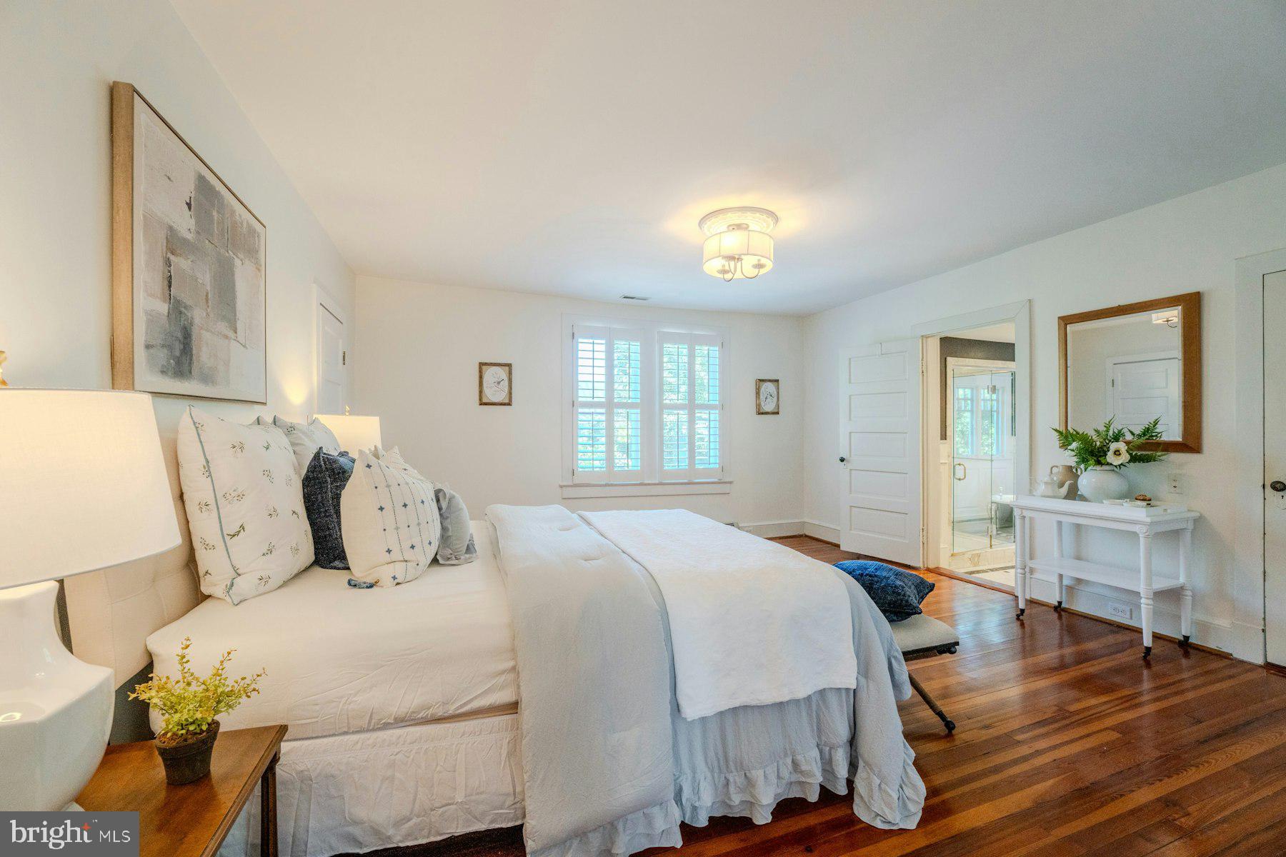 COLONIAL SQUARE - Residential