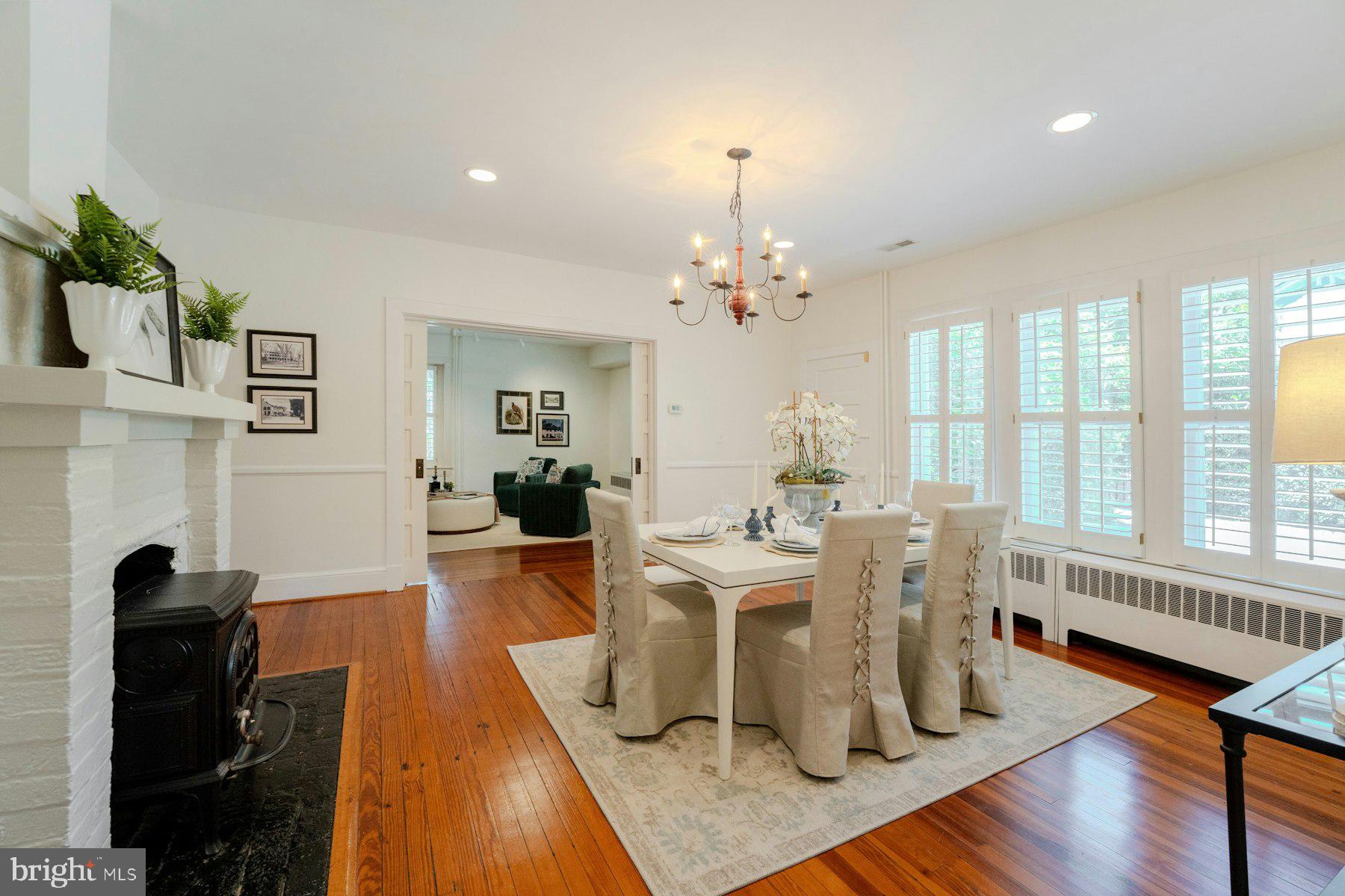 COLONIAL SQUARE - Residential