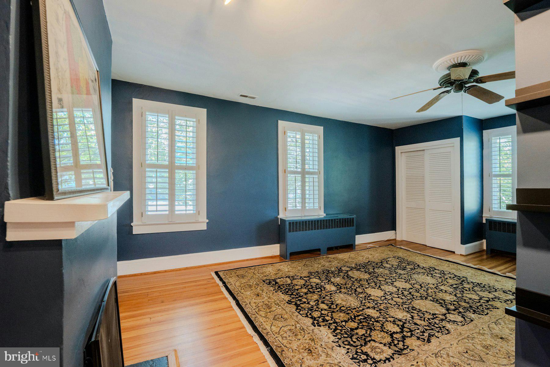 COLONIAL SQUARE - Residential