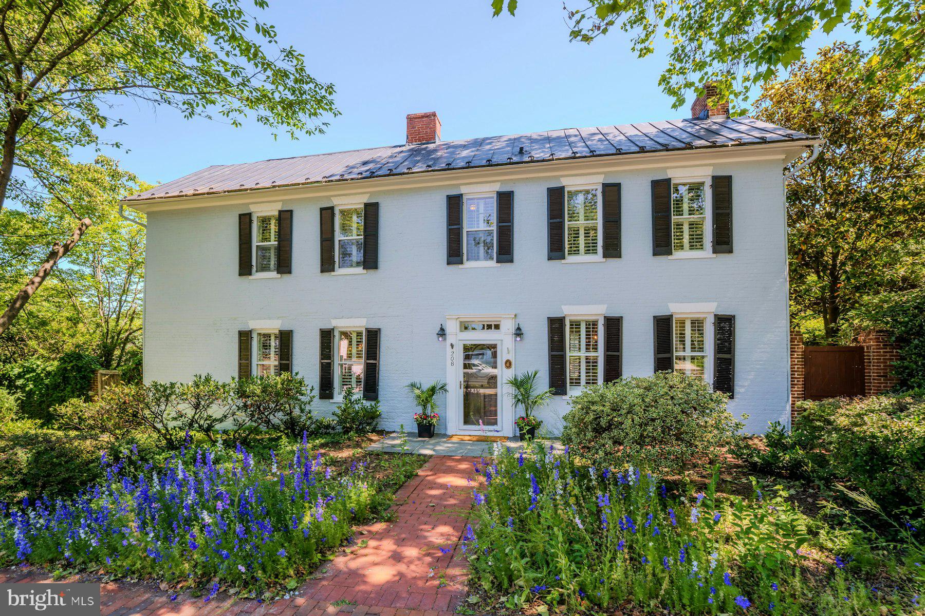 COLONIAL SQUARE - Residential