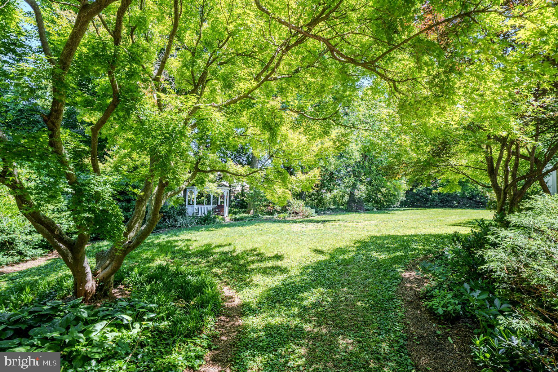 COLONIAL SQUARE - Residential