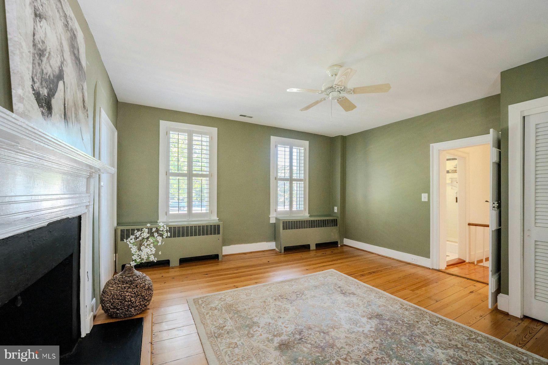 COLONIAL SQUARE - Residential