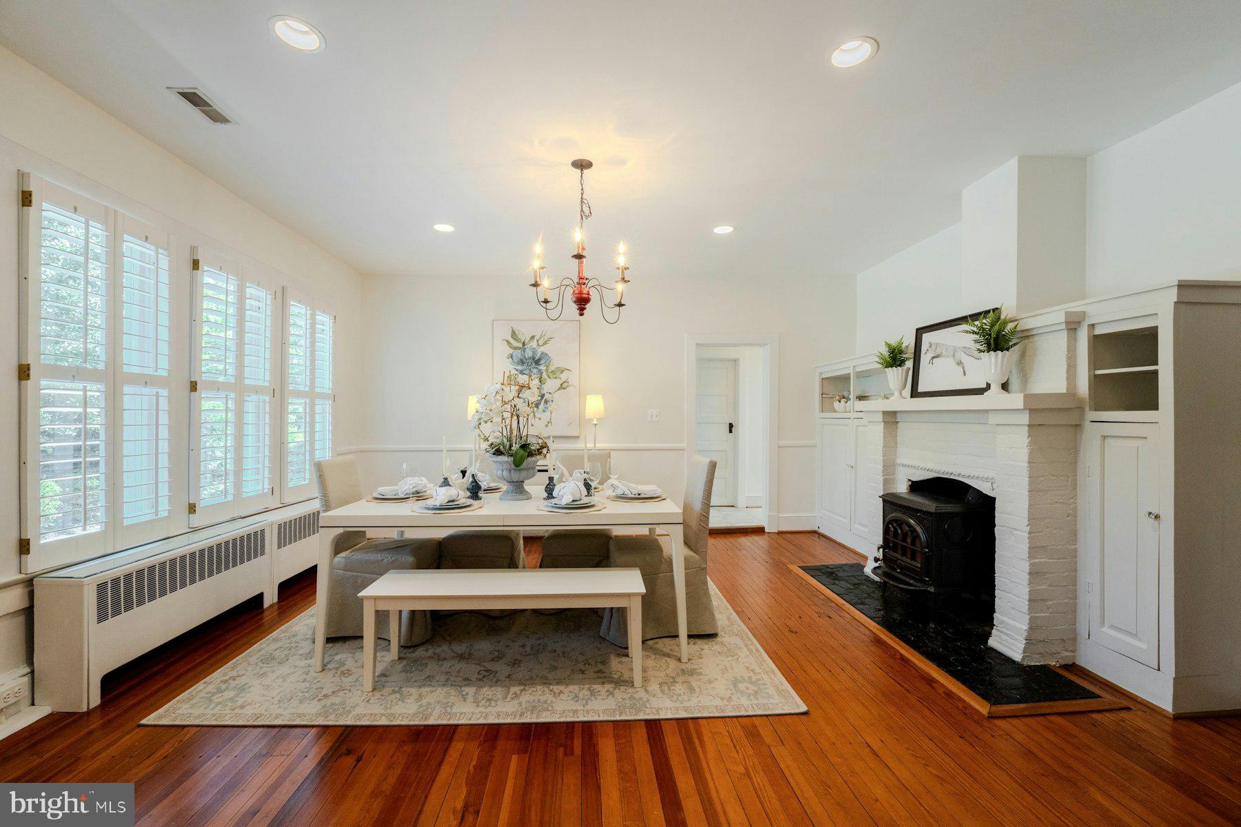 COLONIAL SQUARE - Residential