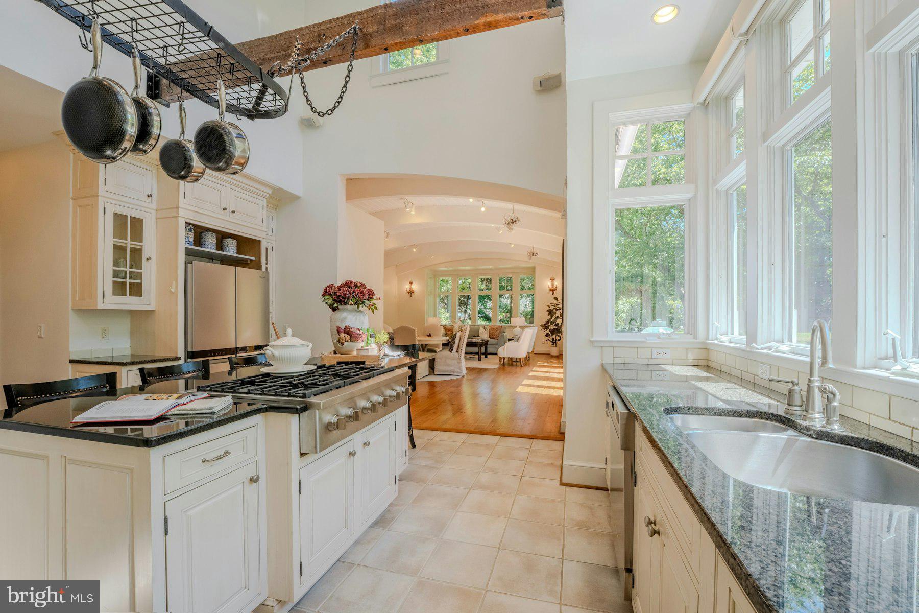 COLONIAL SQUARE - Residential