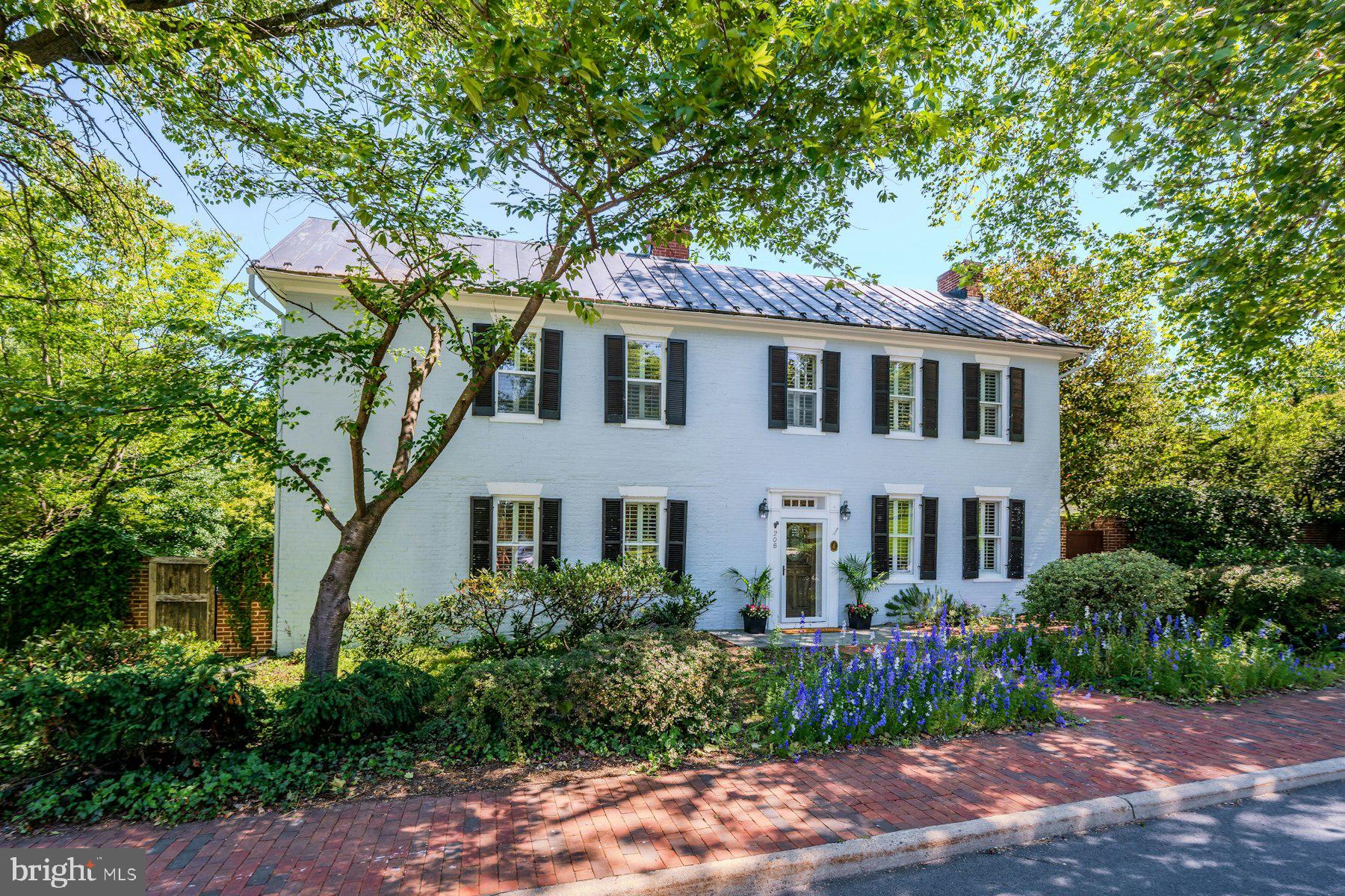 COLONIAL SQUARE - Residential