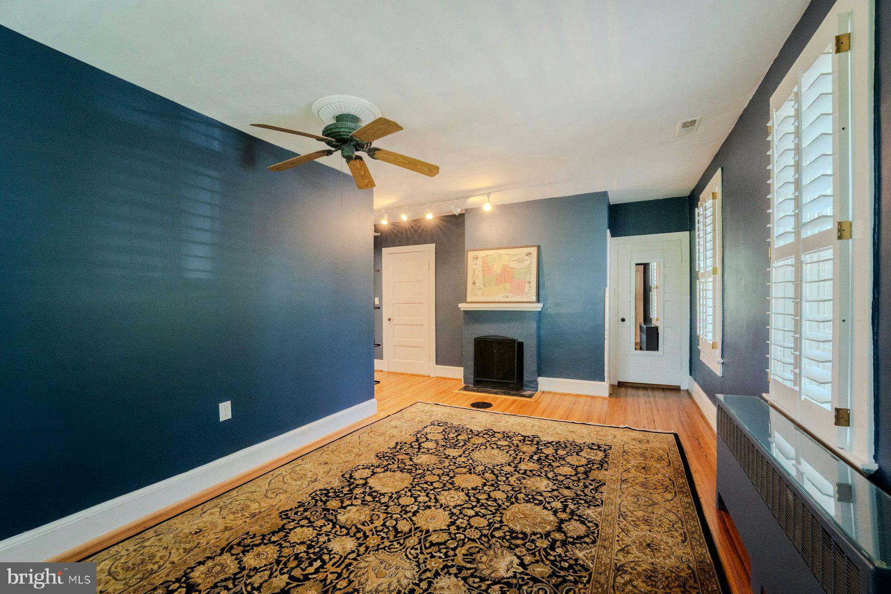 COLONIAL SQUARE - Residential