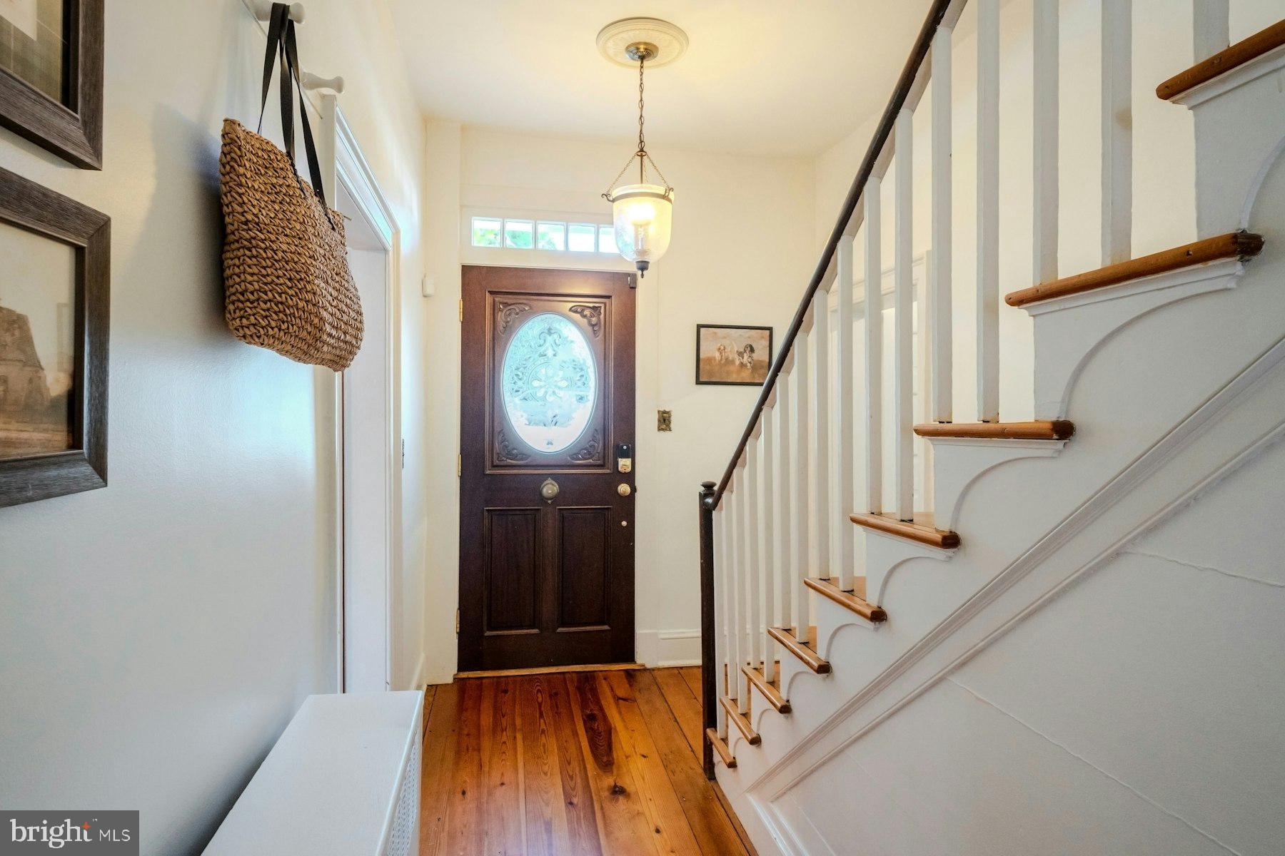 COLONIAL SQUARE - Residential
