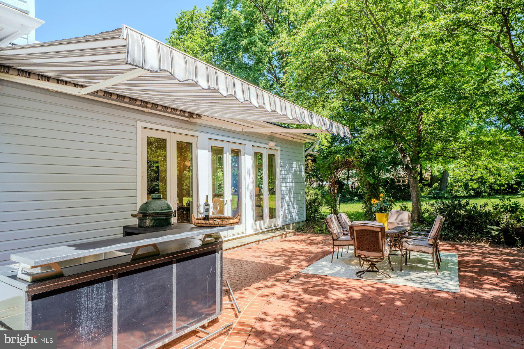 COLONIAL SQUARE - Residential