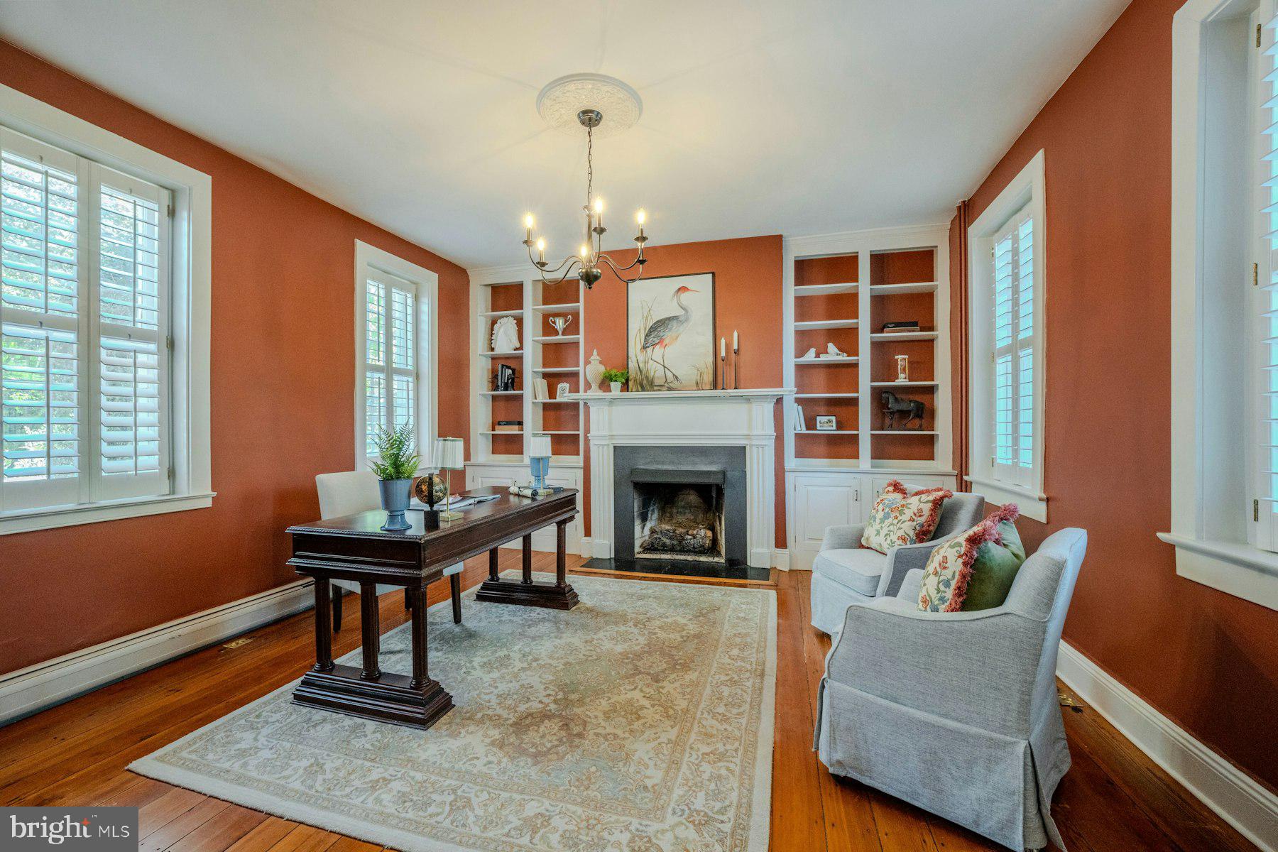 COLONIAL SQUARE - Residential