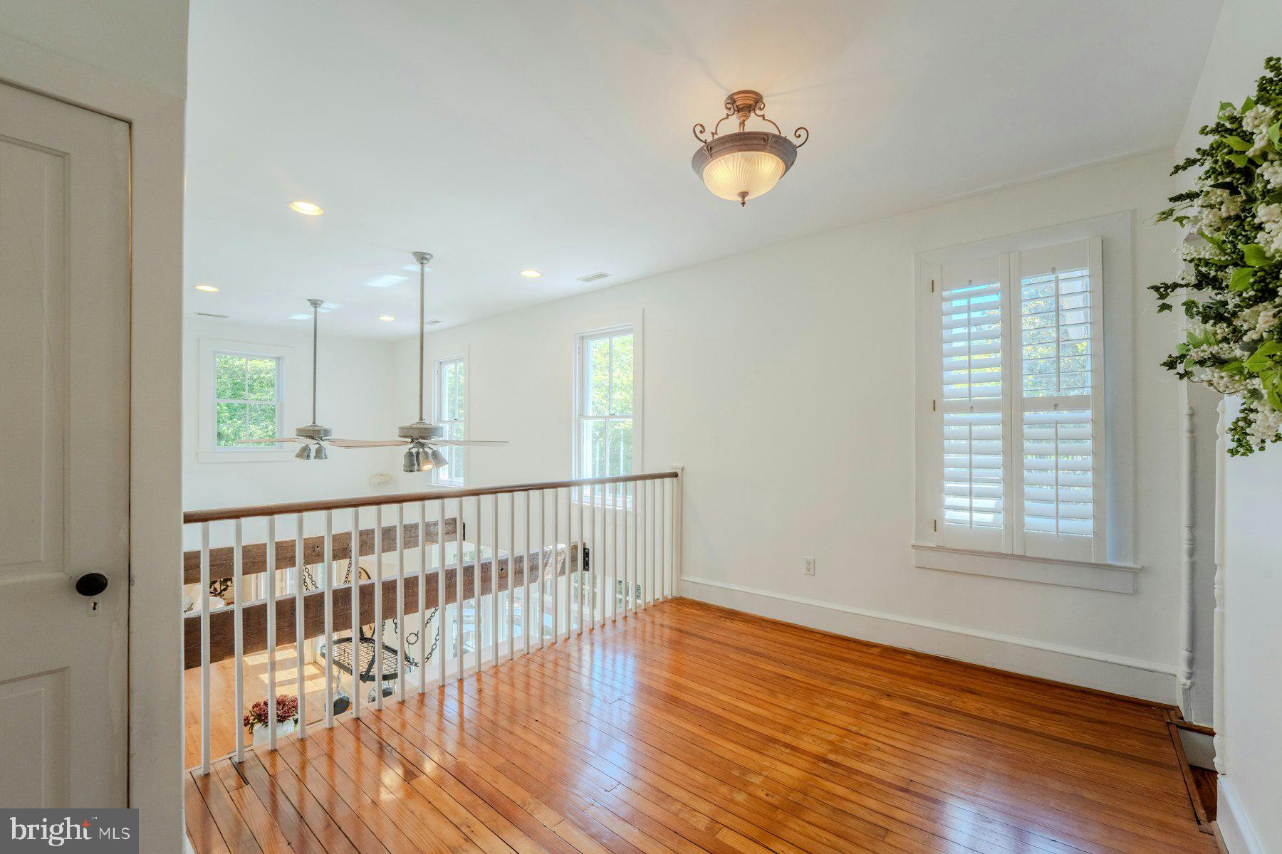 COLONIAL SQUARE - Residential