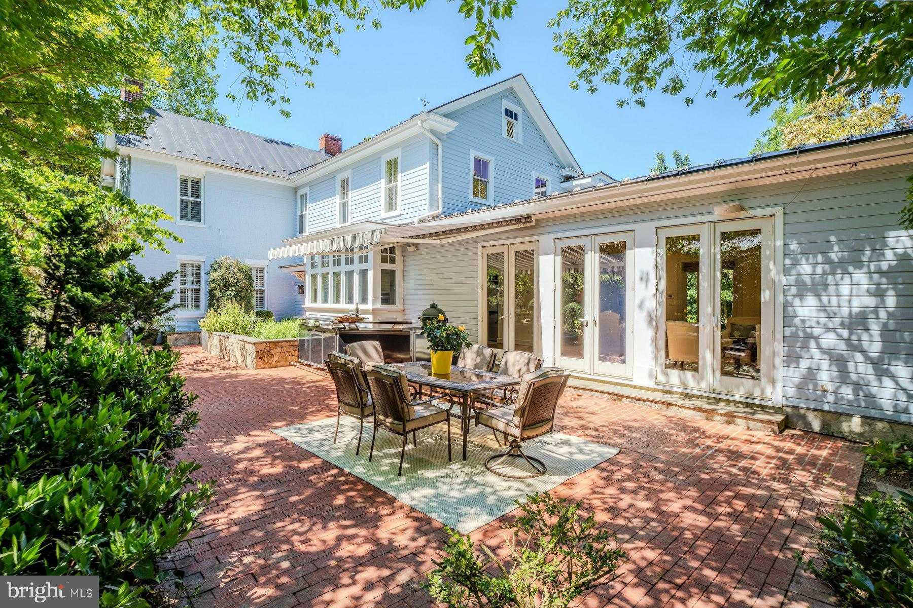 COLONIAL SQUARE - Residential
