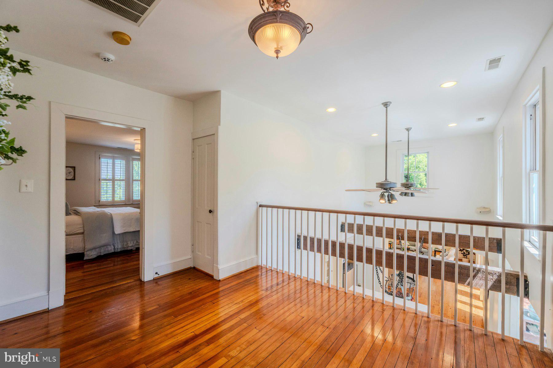 COLONIAL SQUARE - Residential