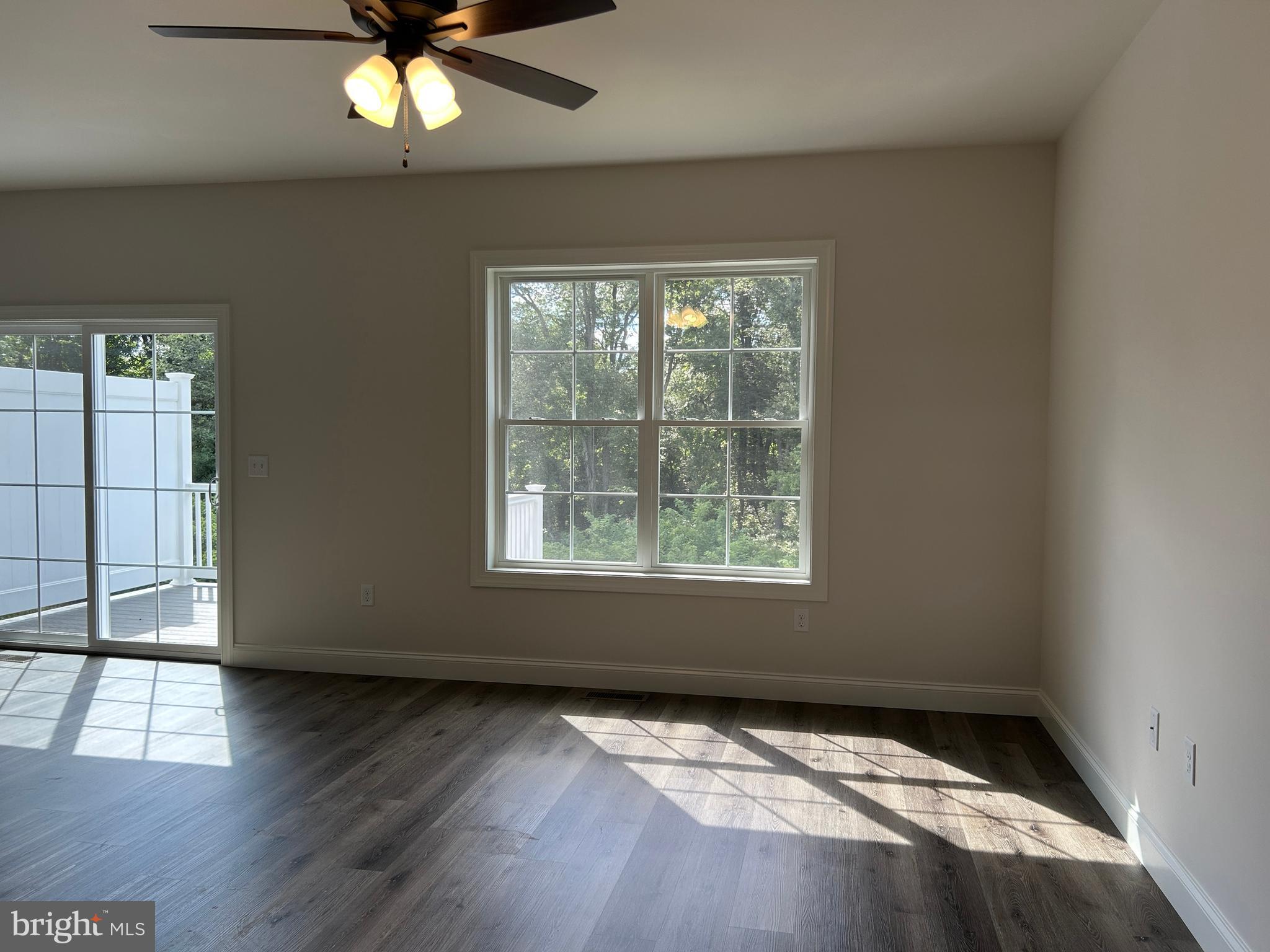 WOODLAND HILLS - Residential