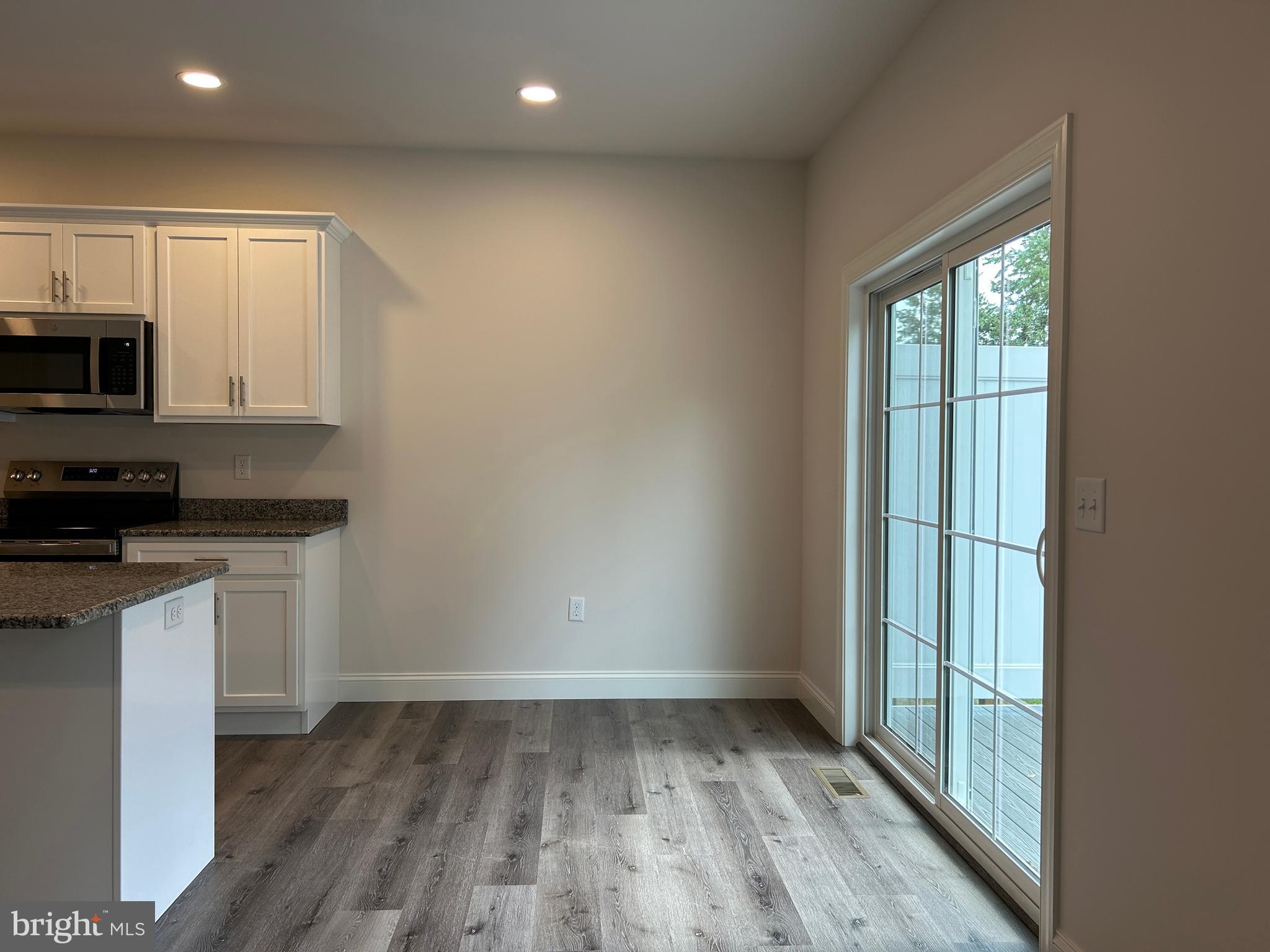 WOODLAND HILLS - Residential