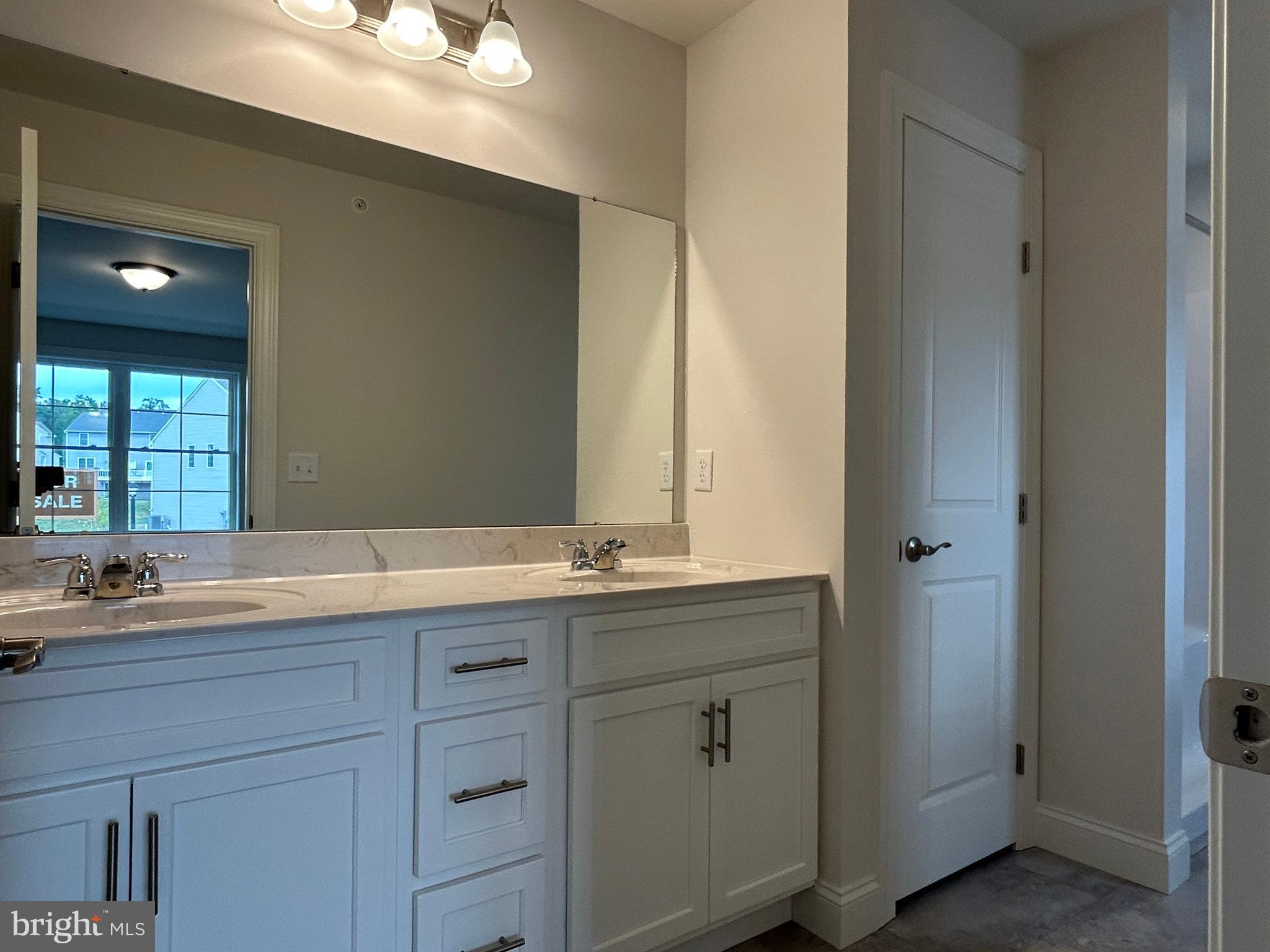 WOODLAND HILLS - Residential