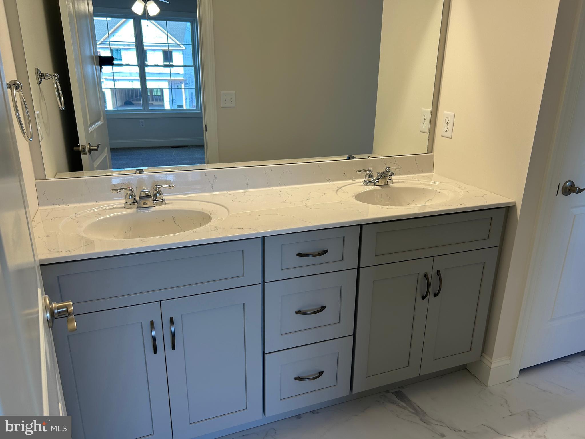 WOODLAND HILLS - Residential