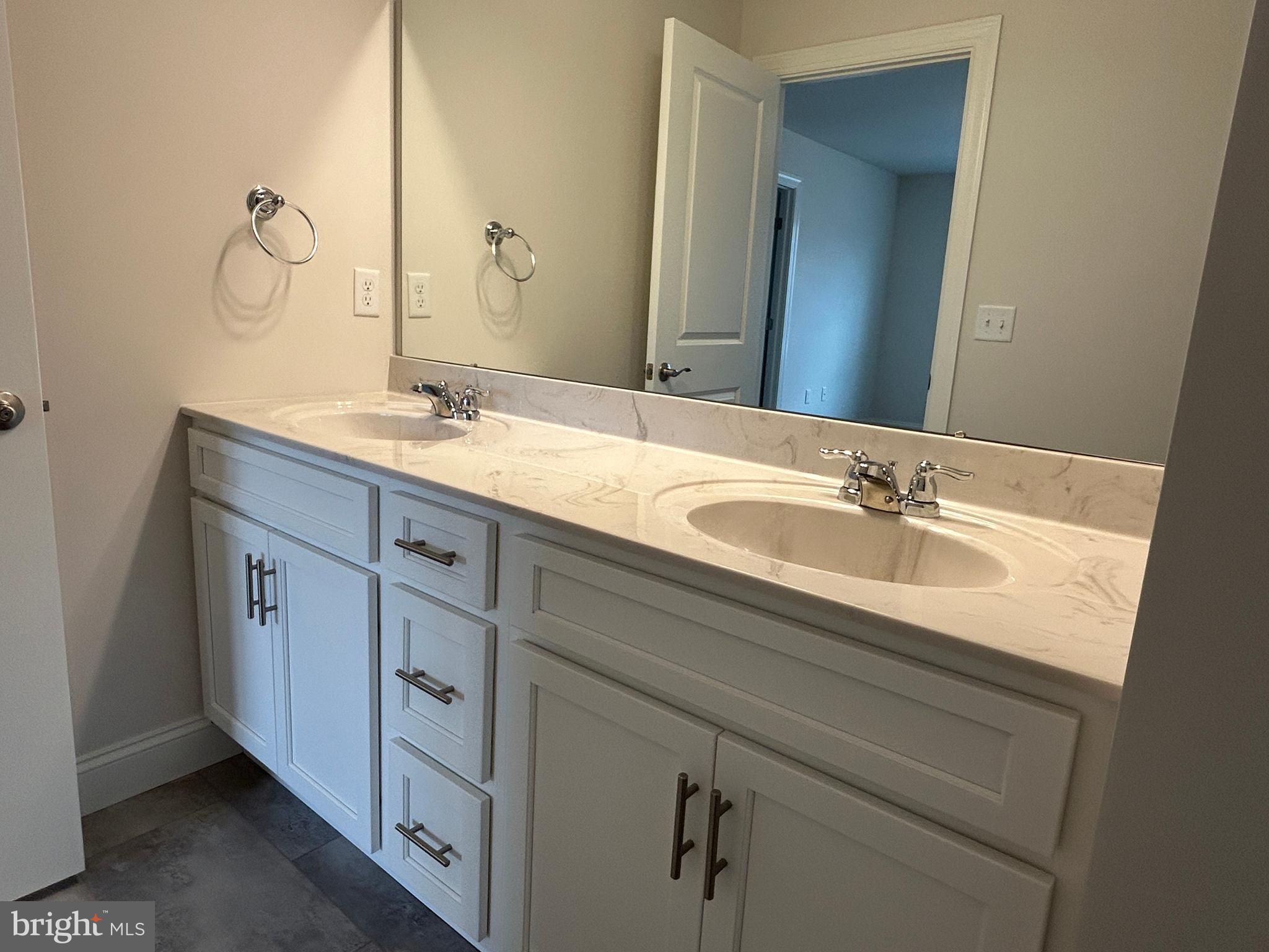 WOODLAND HILLS - Residential