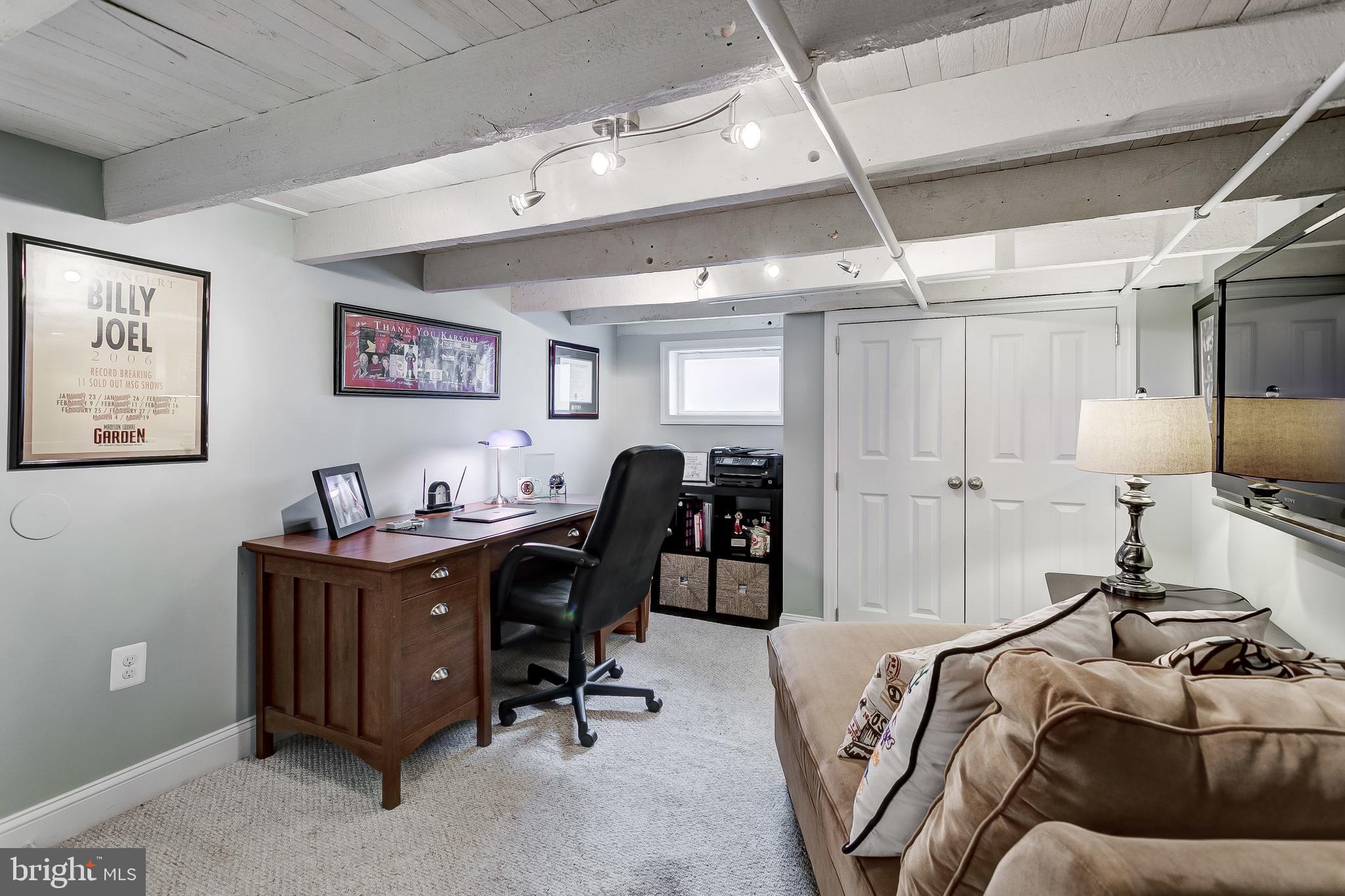 LOCUST POINT - Residential