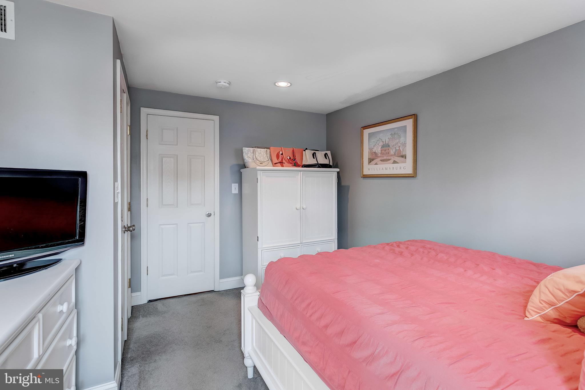 LOCUST POINT - Residential