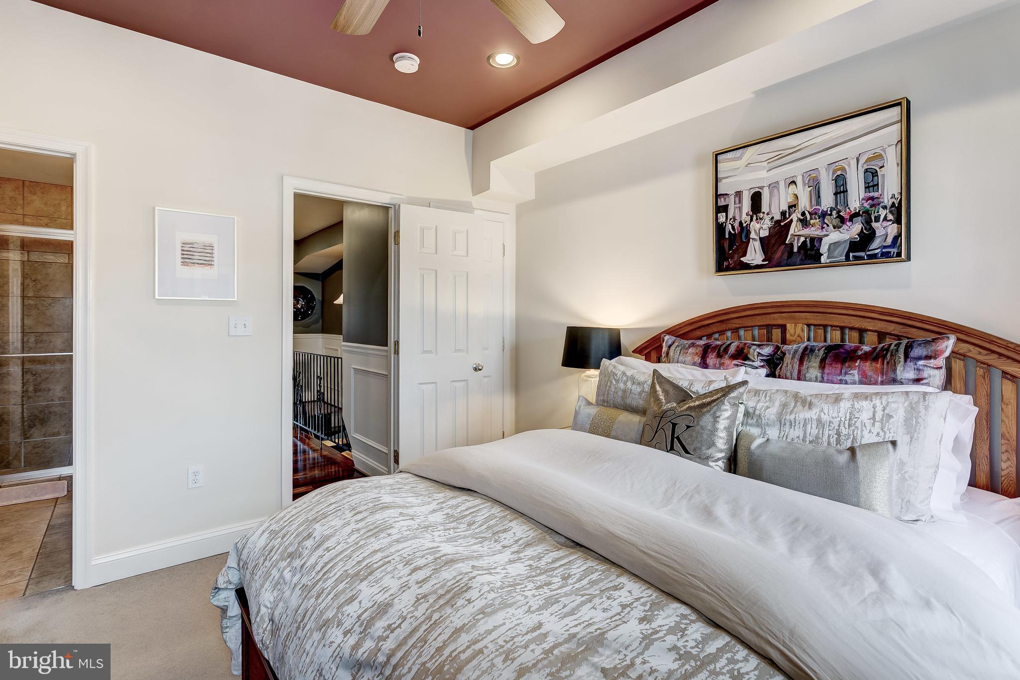 LOCUST POINT - Residential