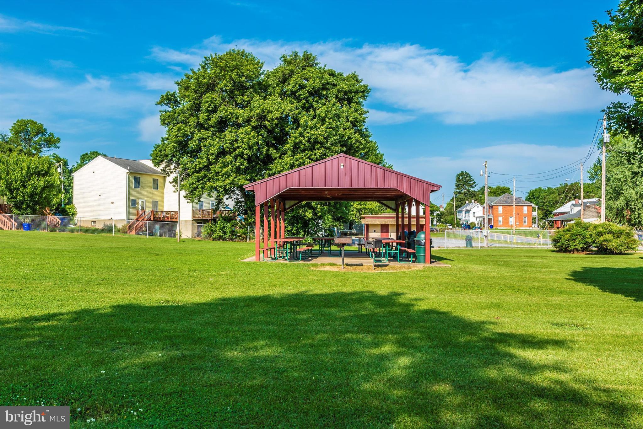 GLADE TOWN - Residential