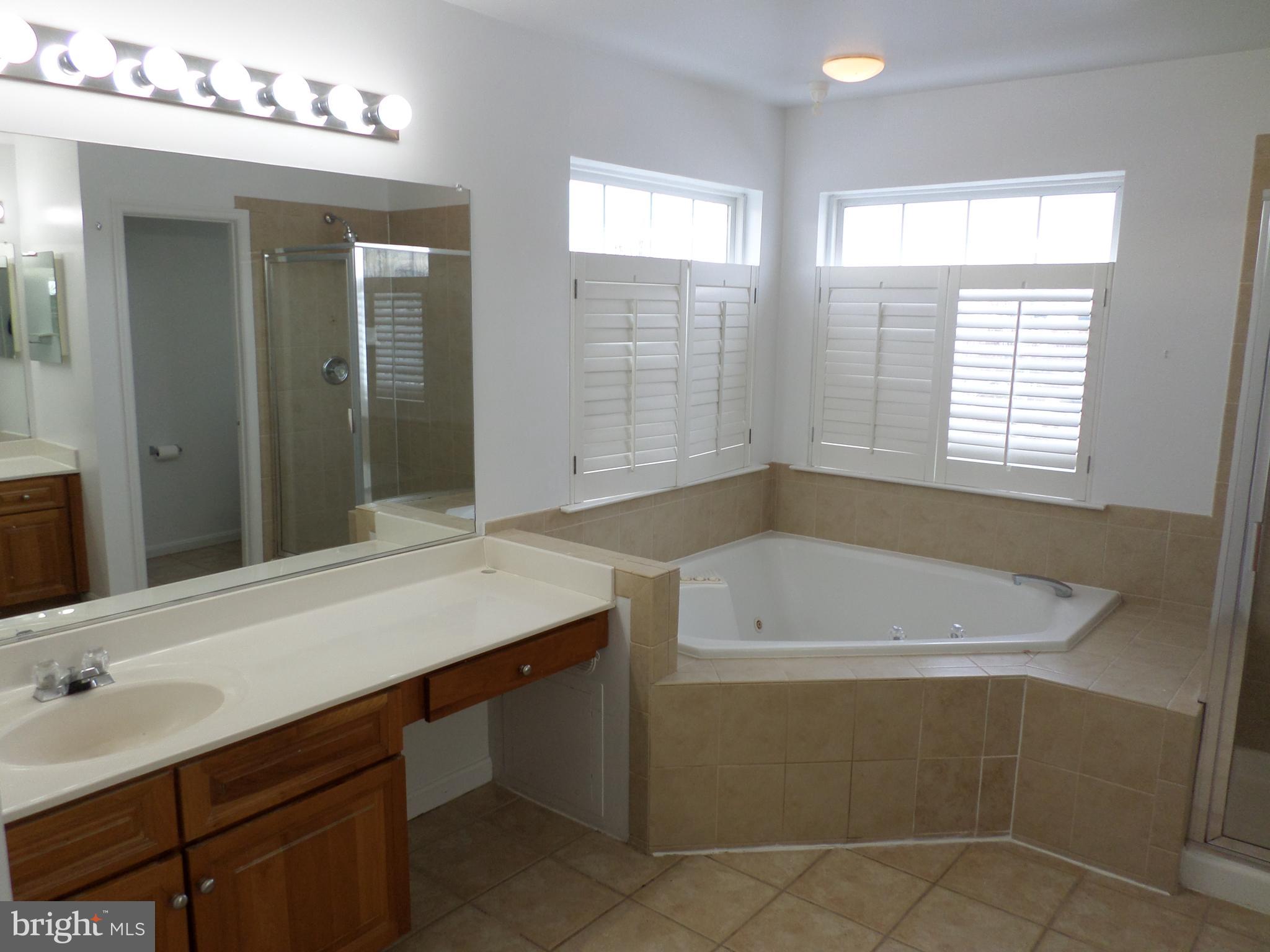 GROVEWOOD - Residential Lease